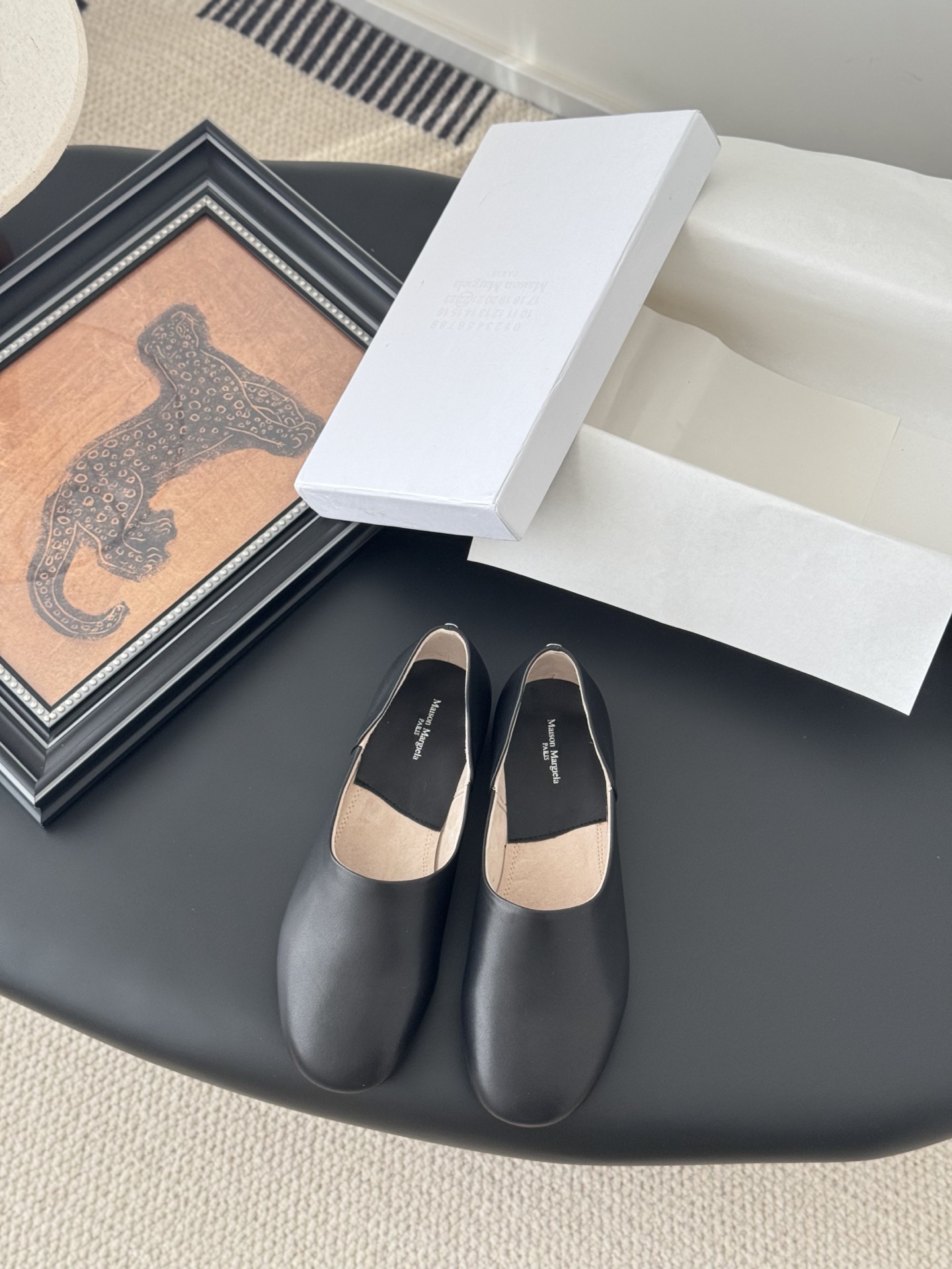 NO:384794,High quality!  Maison Margiela MM6-point toe shoes Tabi is made of vegetable-tanned sheepskin!  Welcome to compare the real original outsole!  Size:35-39 Other sizes customization, single shoes, masion margiela, sheepskin19860909高定品质！Maison Margiela MM6分趾鞋 Tabi 意产植鞣羊皮！ 欢迎对比 真正的原版大底！ Size:35-39其他码数定做,单鞋,masion margiela,sheepskin,Women's Shoes