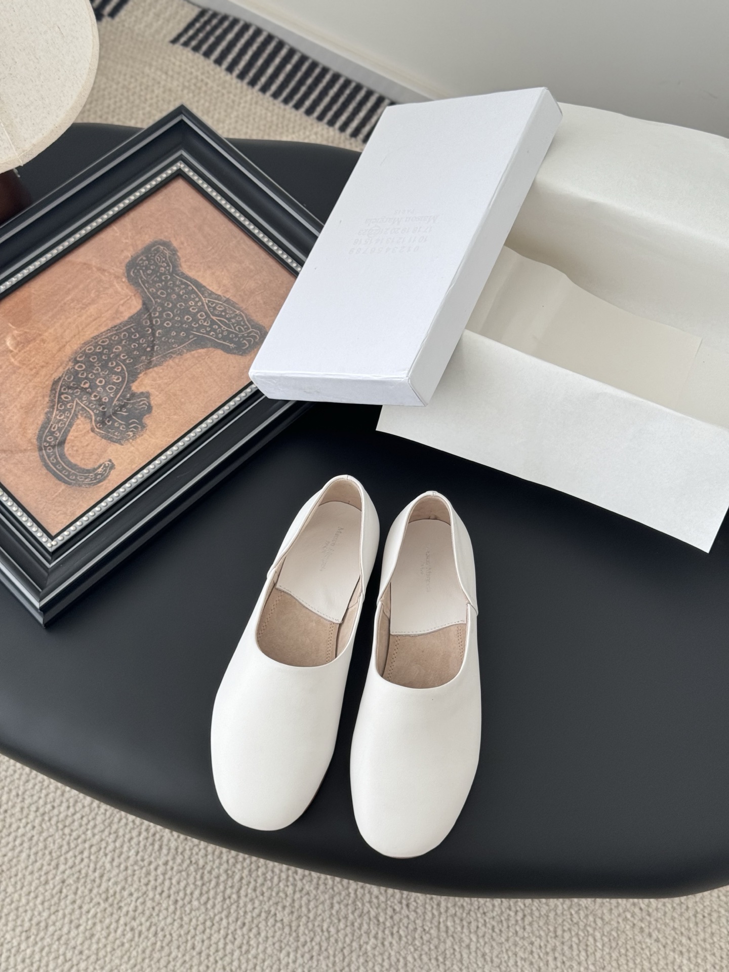 NO:264971,High quality!  Maison Margiela MM6-point toe shoes Tabi is made of vegetable-tanned sheepskin!  Welcome to compare the real original outsole!  Size:35-39 Other sizes customization, single shoes, masion margiela, sheepskin19860909高定品质！Maison Margiela MM6分趾鞋 Tabi 意产植鞣羊皮！ 欢迎对比 真正的原版大底！ Size:35-39其他码数定做,单鞋,masion margiela,sheepskin,Women's Shoes