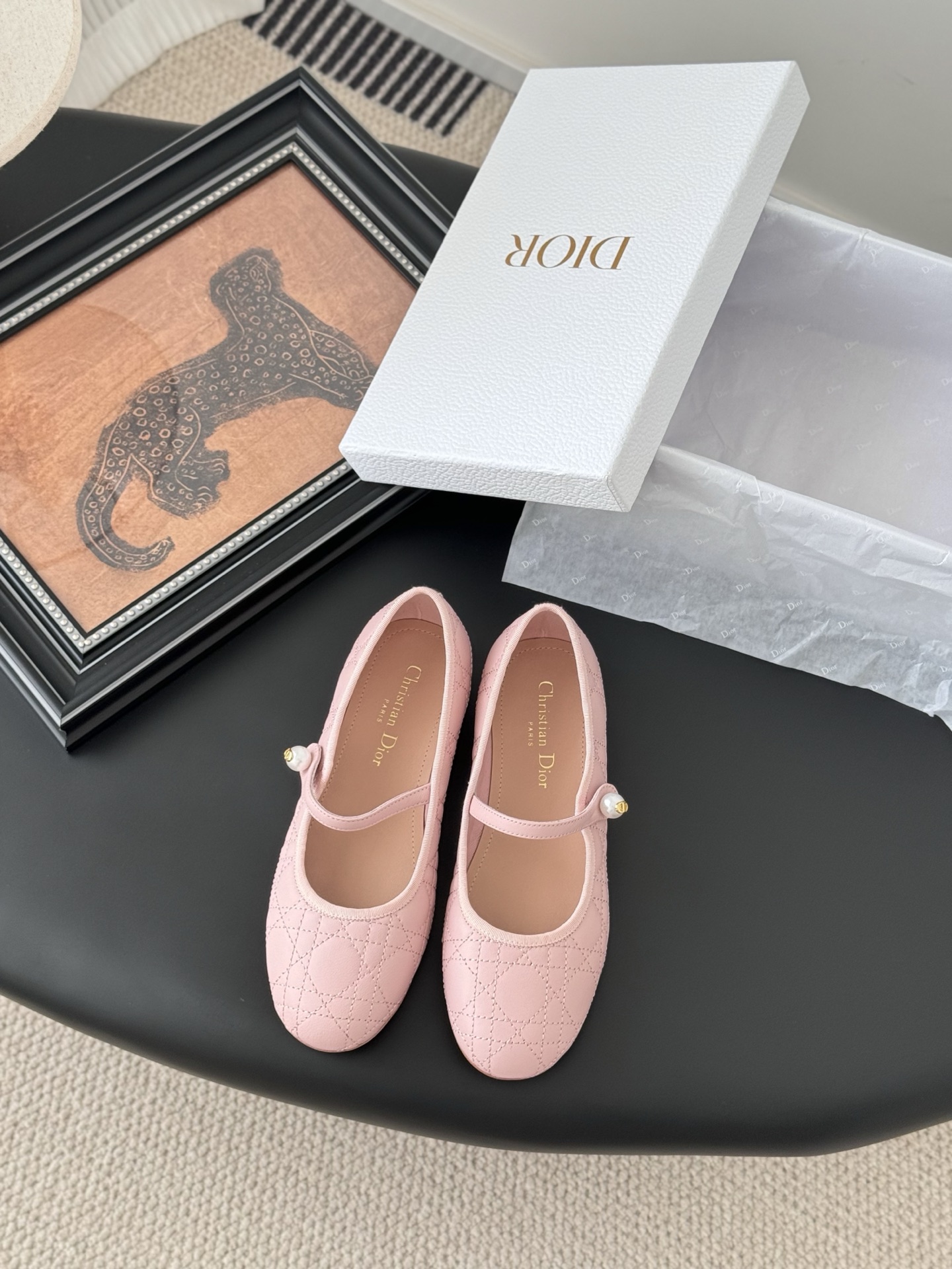 NO:264974,Dior 25 spring and summer new Marie Jane single shoes high version high quality upper cowhide inner sheepskin leather outsole Size:35-39 Other sizes customized, single shoes, dior, dior, mary jane, cowhide, sheepskin, Leather soles19860909Dior 迪奥25春夏新款玛丽珍单鞋 高版本高品质 鞋面牛皮 内里羊皮 真皮大底 Size:35-39 其它码数定做,单鞋,dior,dior,mary jane,cowhide,sheepskin,Leather soles,Women's Shoes