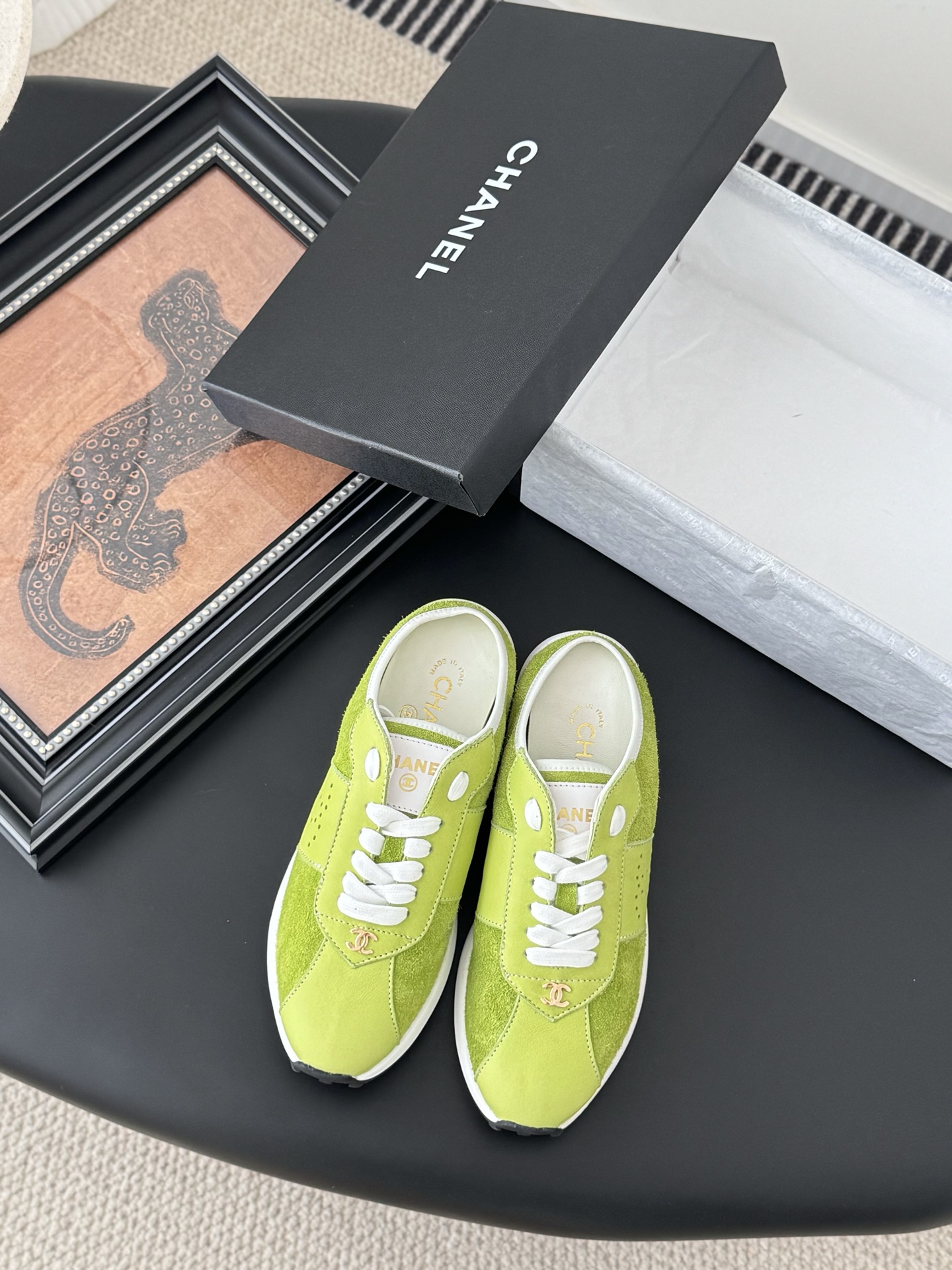 Chanel 25C New Sporty Casual Mules - Versatile White Sneakers, Logo Detail 3 i1745936884889 8985 0 0