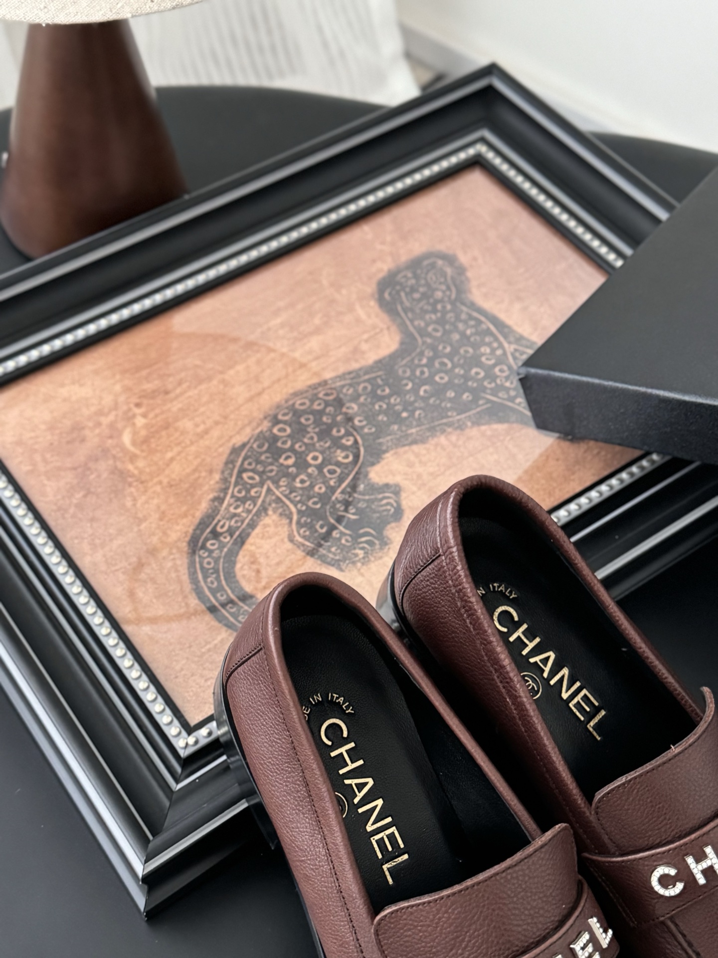 Chanel 25C New Loafers Classic Retro Style Shoes in Black and Gold 8 i1746272690536 6996 0 6