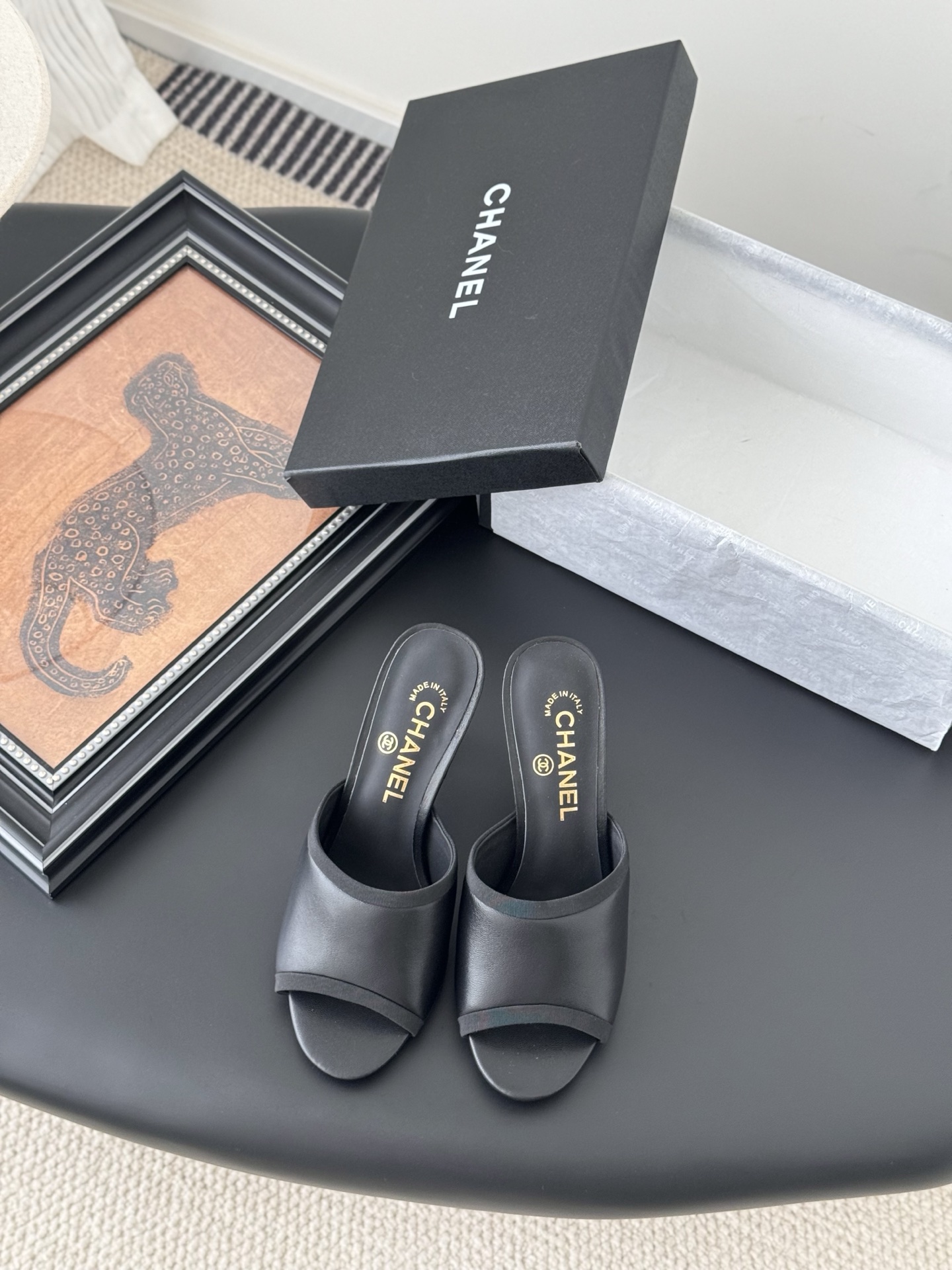 NO:264956,Chanel 25C new Mary Jane series, complete with all series, high quality running and price, upper inner sheepskin, genuine leather outsole, original mold opening heel, height 8cm Size: 35-39 Other sizes are fixed, sandals, single shoes, chanel, sandals, mary jane, sheepskin, Leather soles19860909Chanel 25C新款玛丽珍系列 全系列做齐 高品质跑量价 鞋面内里羊皮 真皮大底 原版开模后跟 高度8cm Size:35-39 其他码数定,凉鞋单鞋,chanel,sandals,mary jane,sheepskin,Leather soles,Women's Shoes