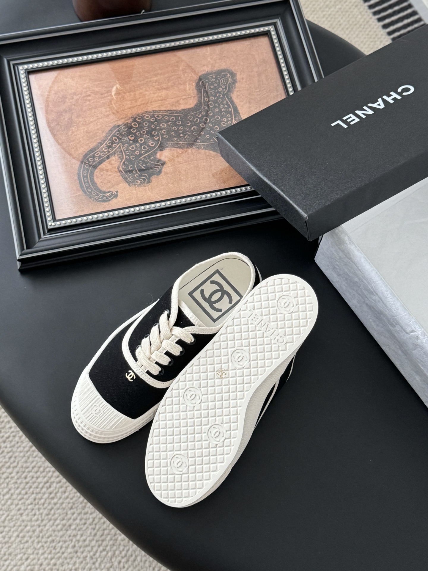 Chanel P620 配白色飞机盒 ヴィンテージ感漂う小白鞋