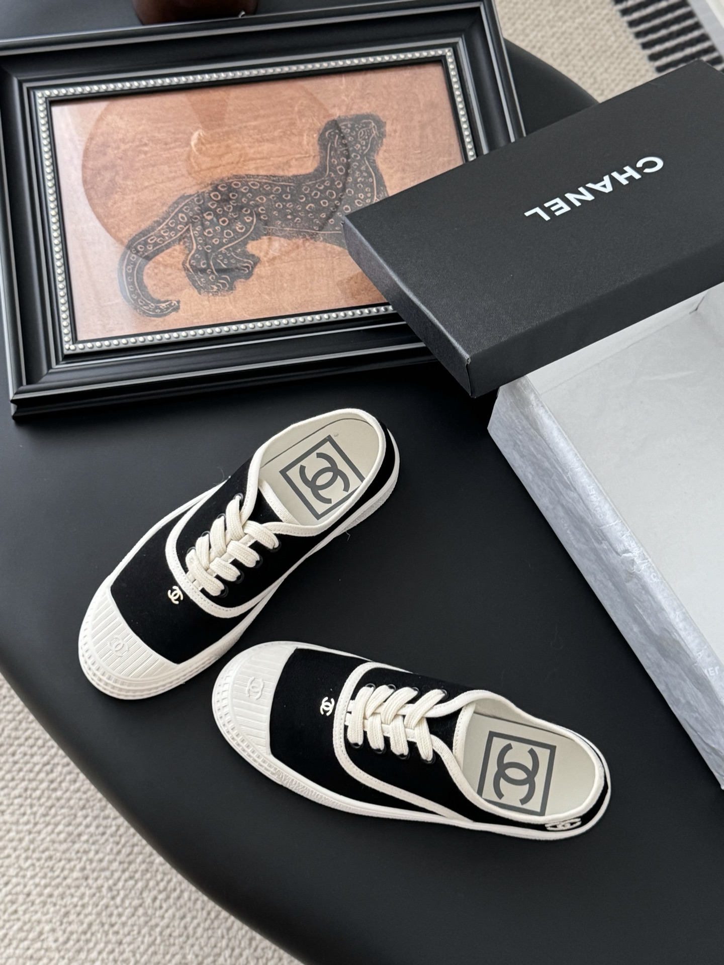 Chanel P620 配白色飞机盒 ヴィンテージ感漂う小白鞋