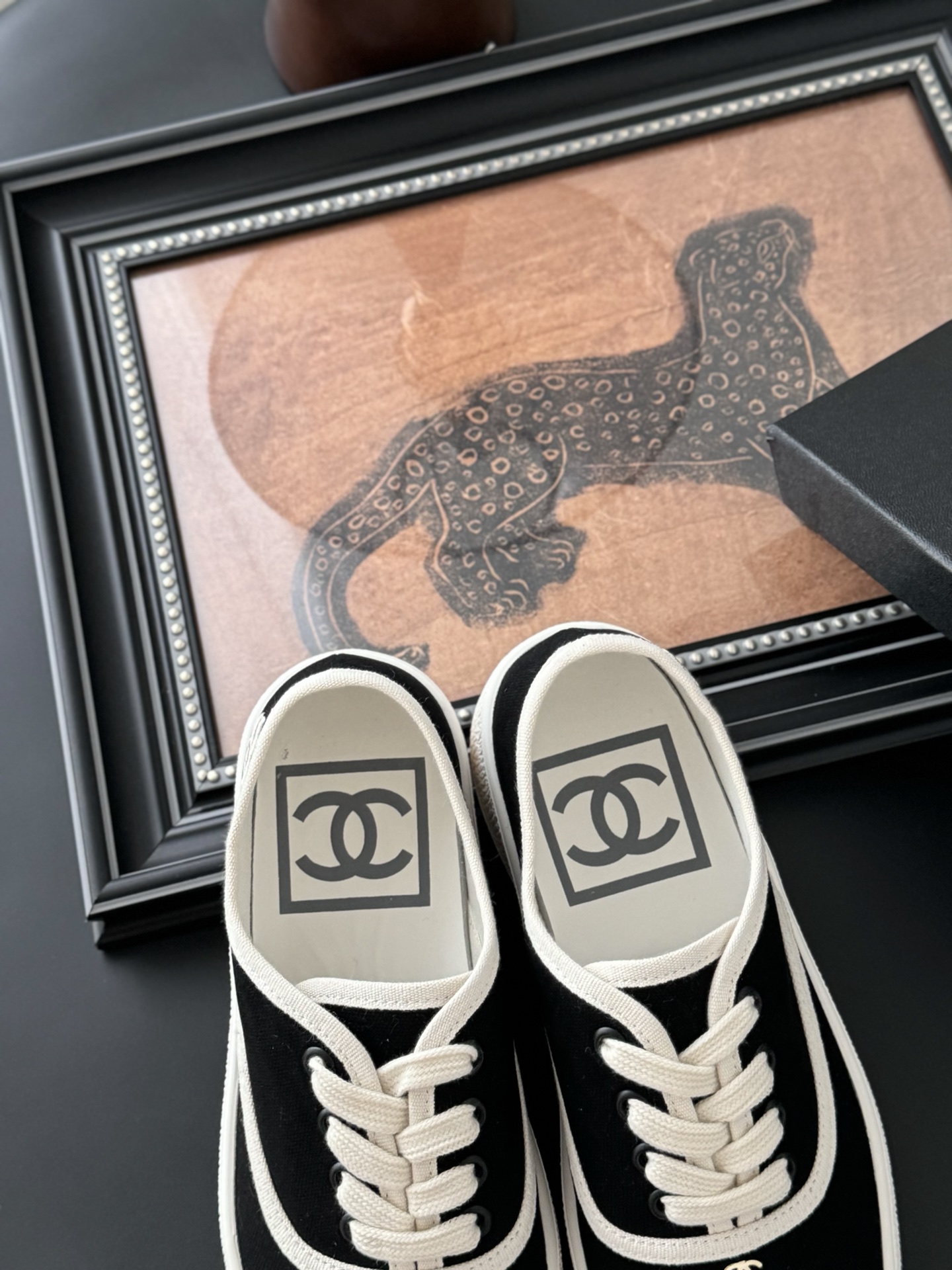 Chanel P620 配白色飞机盒 ヴィンテージ感漂う小白鞋