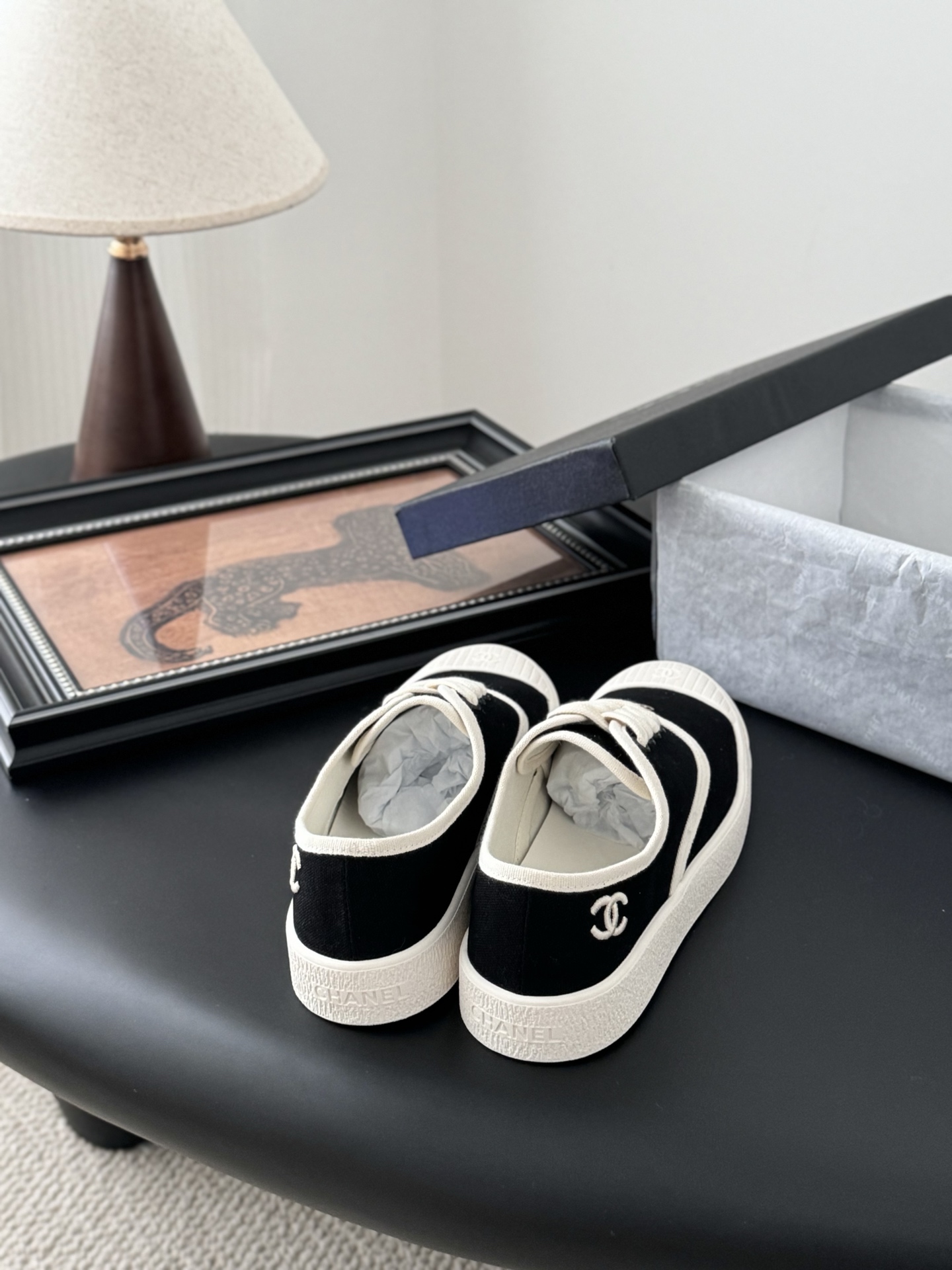 Chanel P620 配白色飞机盒 ヴィンテージ感漂う小白鞋