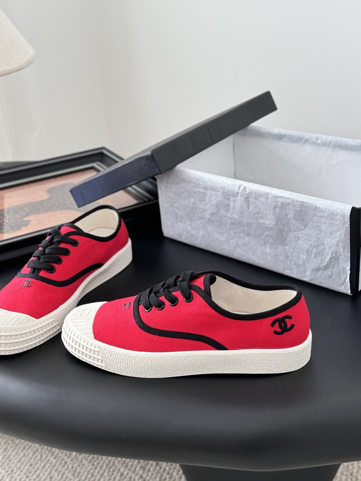 Chanel P620 配白色飞机盒 Vintage感満載の小白鞋