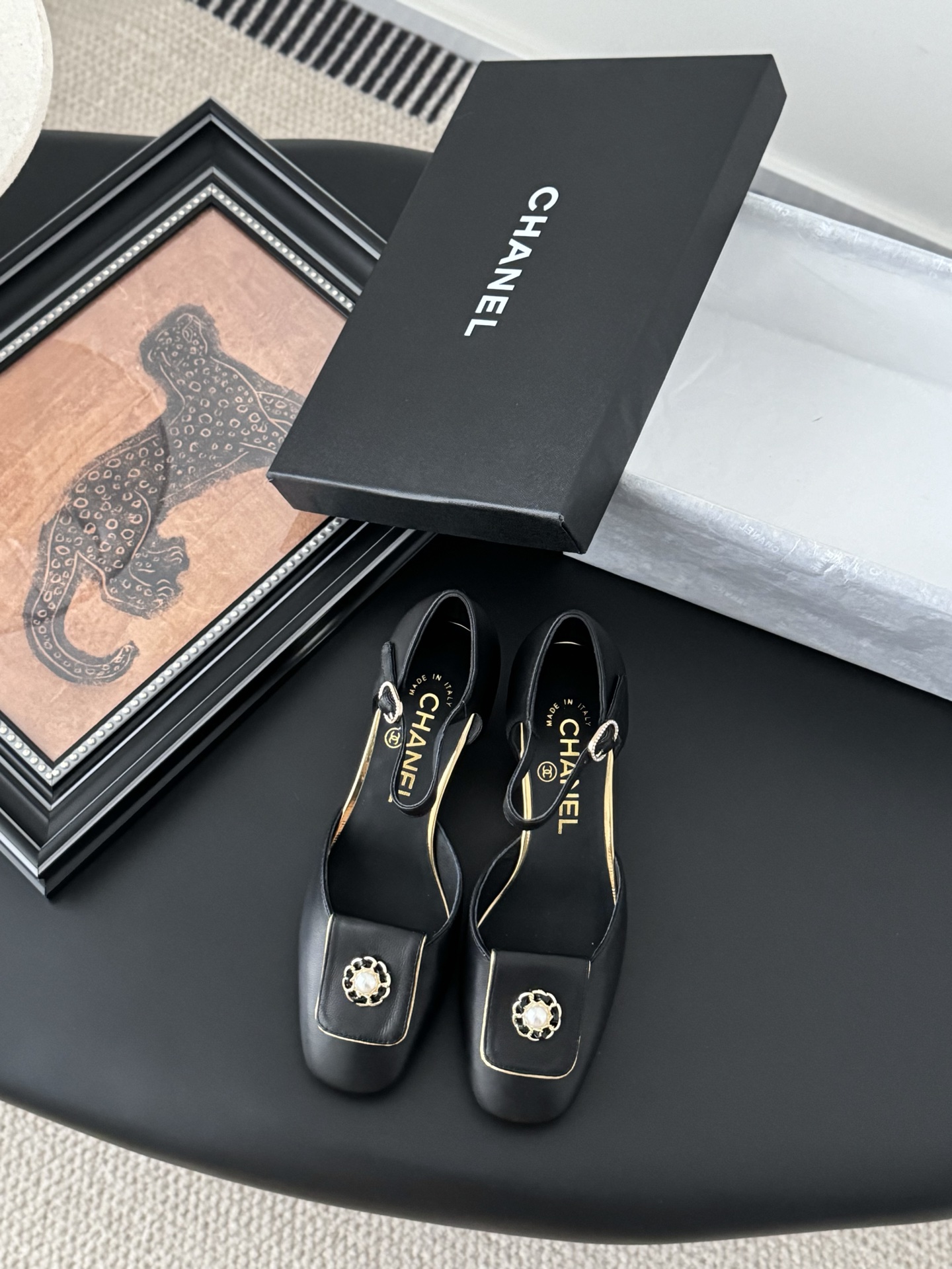 NO:264952,Chanel 25K Mary Jane new sandals, high-quality, complete colors~ Welcome to recommend cowhide upper, inner sheepskin, genuine leather soles Size: 35-39 Other sizes customized, sandals, chanel, sandals, mary jane, cowhide, sheepskin, Leather soles19860909Chanel 25K玛丽珍新款凉鞋 高版本高品质,全颜色做齐全～ 欢迎主推 鞋面牛皮 内里羊皮 真皮大底 Size:35-39 其他码数定做,凉鞋,chanel,sandals,mary jane,cowhide,sheepskin,Leather soles,Women's Shoes