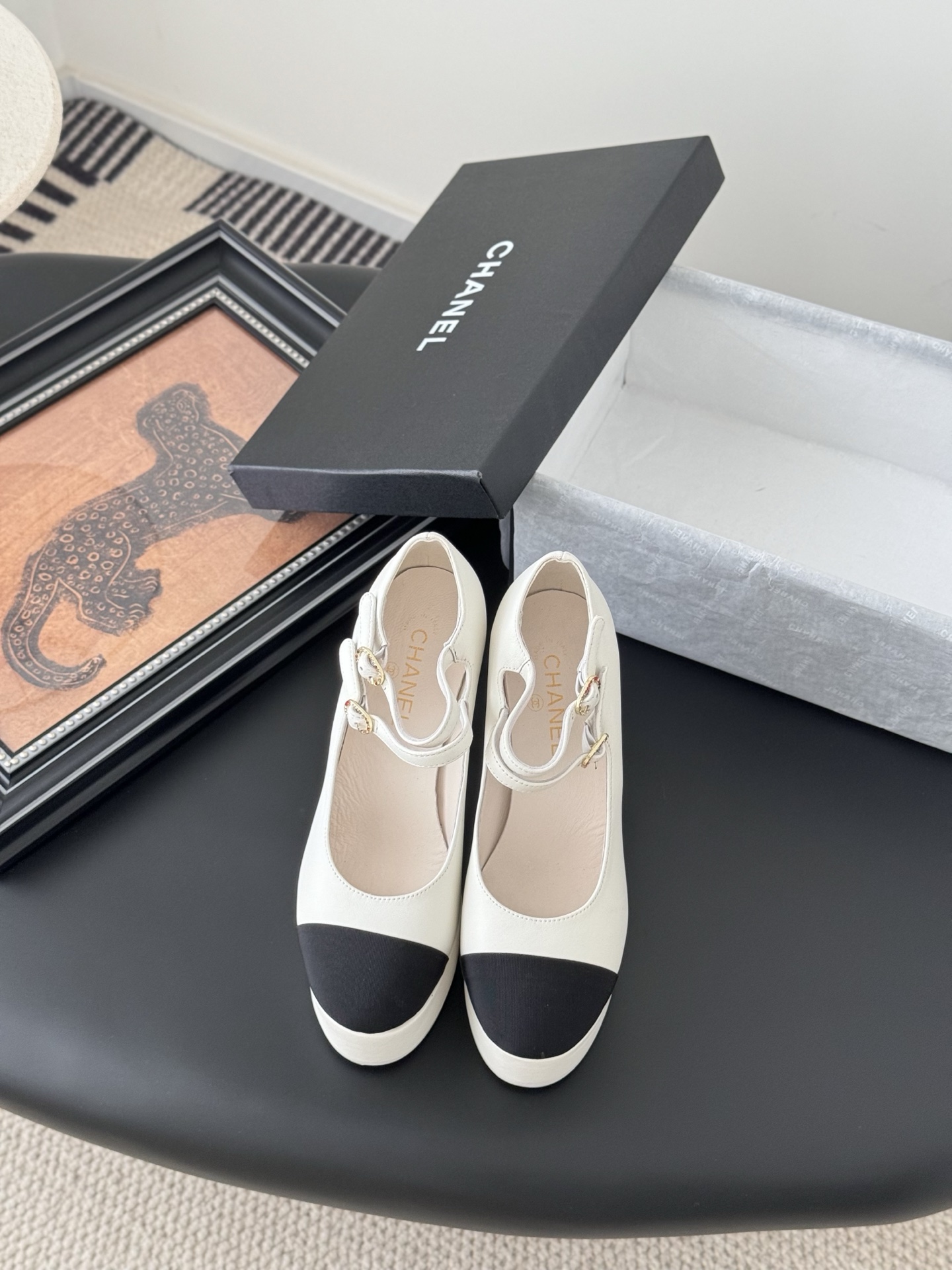 NO:264957,Chanel 25P Show thick-soled waterproof platform Marie Jane single shoes Waterproof platform 4.5cm, heel 10cm!  It's very stable after getting on!  Wearing a 2.8-meter-long inner foot padded sheepskin, genuine leather soles. Size:35-39 40 custom made, high heels, chanel, mary jane, high heels, sheepskin, Leather soles19860909Chanel 25P秀款厚底防水台玛丽珍单鞋 防水台4.5cm,后跟10cm！ 上脚后很稳！穿上立马两米八 内里垫脚羊皮,真皮大底. Size:35-39 40定做,高跟鞋单鞋,chanel,mary jane,high heels,sheepskin,Leather soles,Women's Shoes