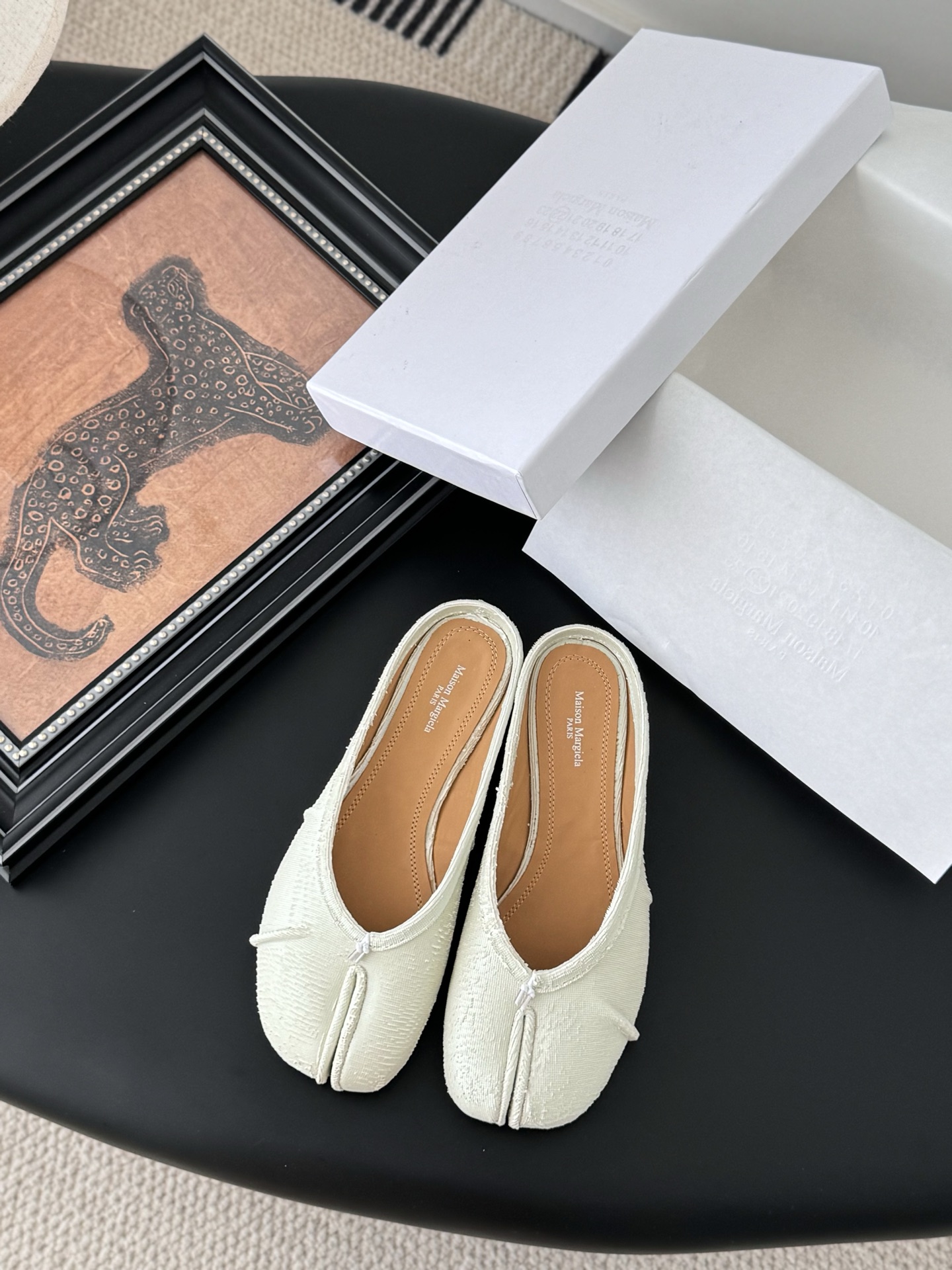 NO:382496,High quality!  Maison Margiela MM6-point toe shoes Tabi is made of vegetable-tanned sheepskin!  Welcome to compare the real original outsole!  Size:35-39 Other sizes customization, split-toe shoes, masion margiela, sheepskin19860909高定品质！Maison Margiela MM6分趾鞋 Tabi 意产植鞣羊皮！ 欢迎对比 真正的原版大底！ Size:35-39其他码数定做,分趾鞋,masion margiela,sheepskin,Women's Shoes