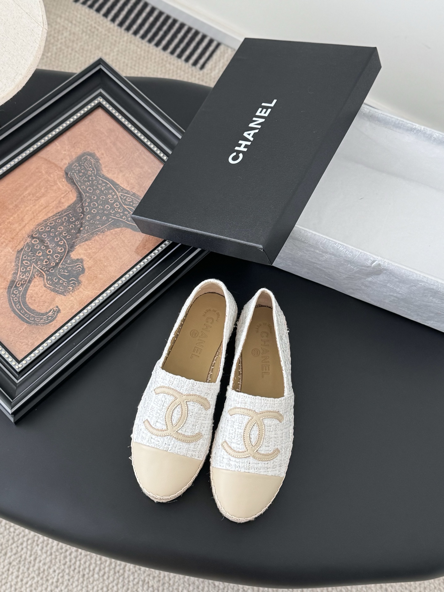 NO:382492,New colors and new versions of Chanel Fisherman's shoes. The heavy-duty delivery of a full set of top-quality packaging. I don't introduce the quality of my fisherman's shoes. I know what I have taken!  Original custom upper, and my outsole is the original translucent outsole, the opaque outsole is wrong, the full set of genuine packaging size35-40 running volume, fisherman shoes, chanel, espadrilles19860909新色上新 新版本Chanel 渔夫鞋 重磅来袭配送全套顶级包装 我家的渔夫鞋质量不多介绍了哈,拿过的都知道！原版定制的鞋面,并且我家的大底是原版半透明大底,不透明的大底是不对版的,全套正品包装 size35-40 跑量价,渔夫鞋,chanel,espadrilles,Women's Shoes