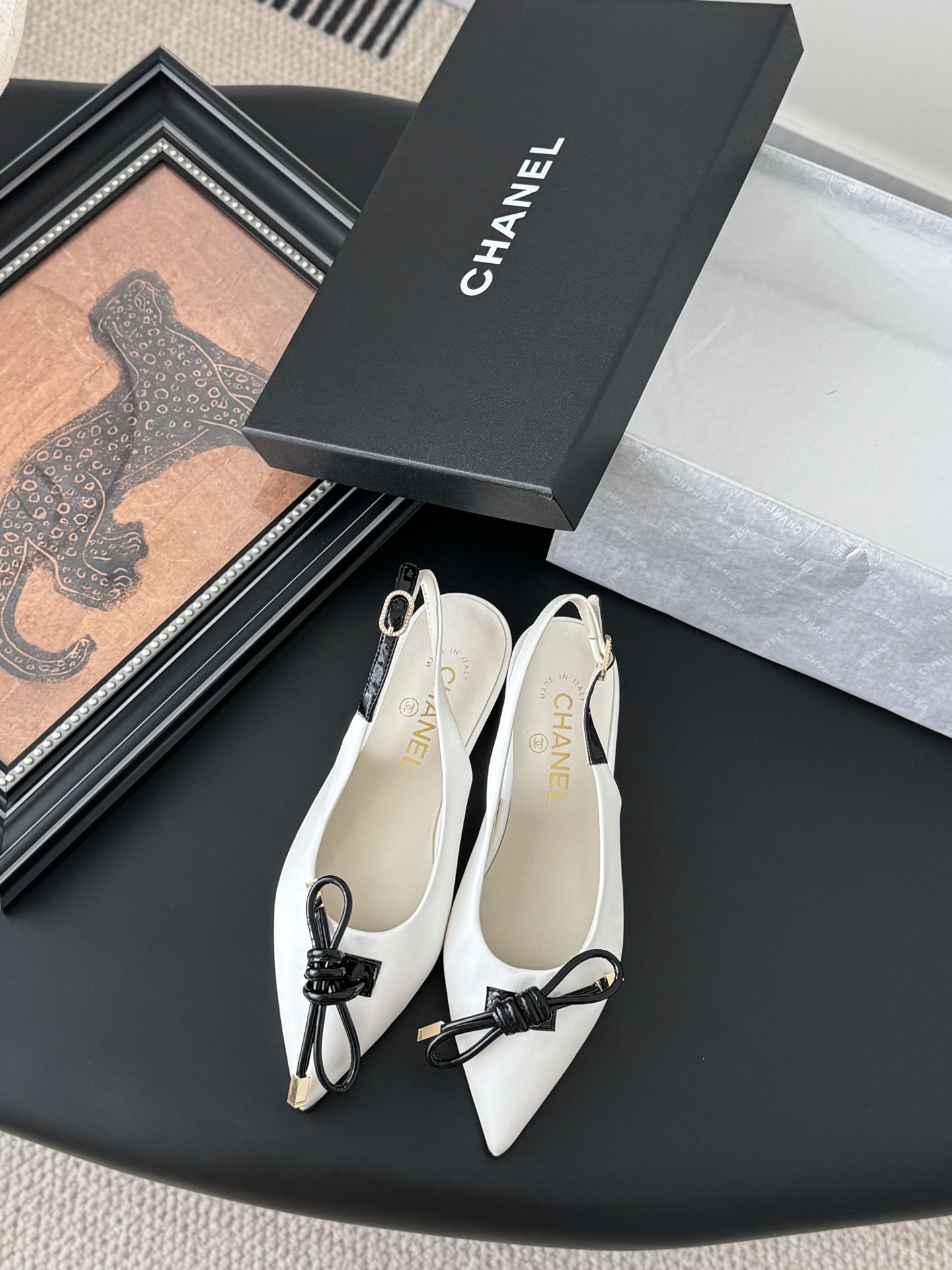 NO:391615,Chanel 25C new pointed-toe single shoes, beautiful Mary Jane series is hard not to love, silk upper, sheepskin inner, genuine leather outsole, original mold opening hardware Size: 35-39 Other sizes customized, high heels, sandals, chanel, sandals, mary jane, high heels, sheepskin, real silk, Leather soles19860909Chanel 25C新款尖头单鞋 绝美玛丽珍系列很难不爱 鞋面真丝 内里羊皮 真皮大底 原版开模五金 Size:35-39 其他码数定做,高跟鞋凉鞋,chanel,sandals,mary jane,high heels,sheepskin,real silk,Leather soles,Women's Shoes