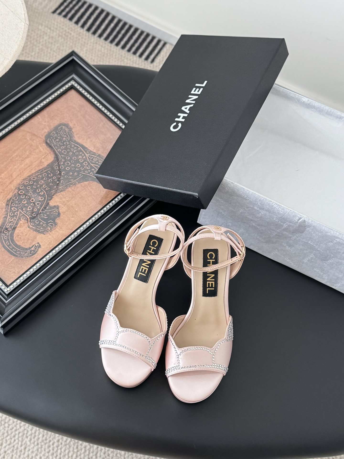 NO:391621,Chanel25K early spring series waterproof platform ironing sandals, new model is available for sale, original ironing process, inner foot pad sheepskin, genuine leather soles, Size: 35-39 Other sizes customized, high heels, chanel, sandals, high heels, sheepskin, Leather soles19860909Chanel25K早春系列防水台烫钻凉鞋 新款抢先发售 原版烫钻工艺 内里垫脚羊皮 真皮大底 Size:35-39 其它码数定做,高跟鞋凉鞋,chanel,sandals,high heels,sheepskin,Leather soles,Women's Shoes