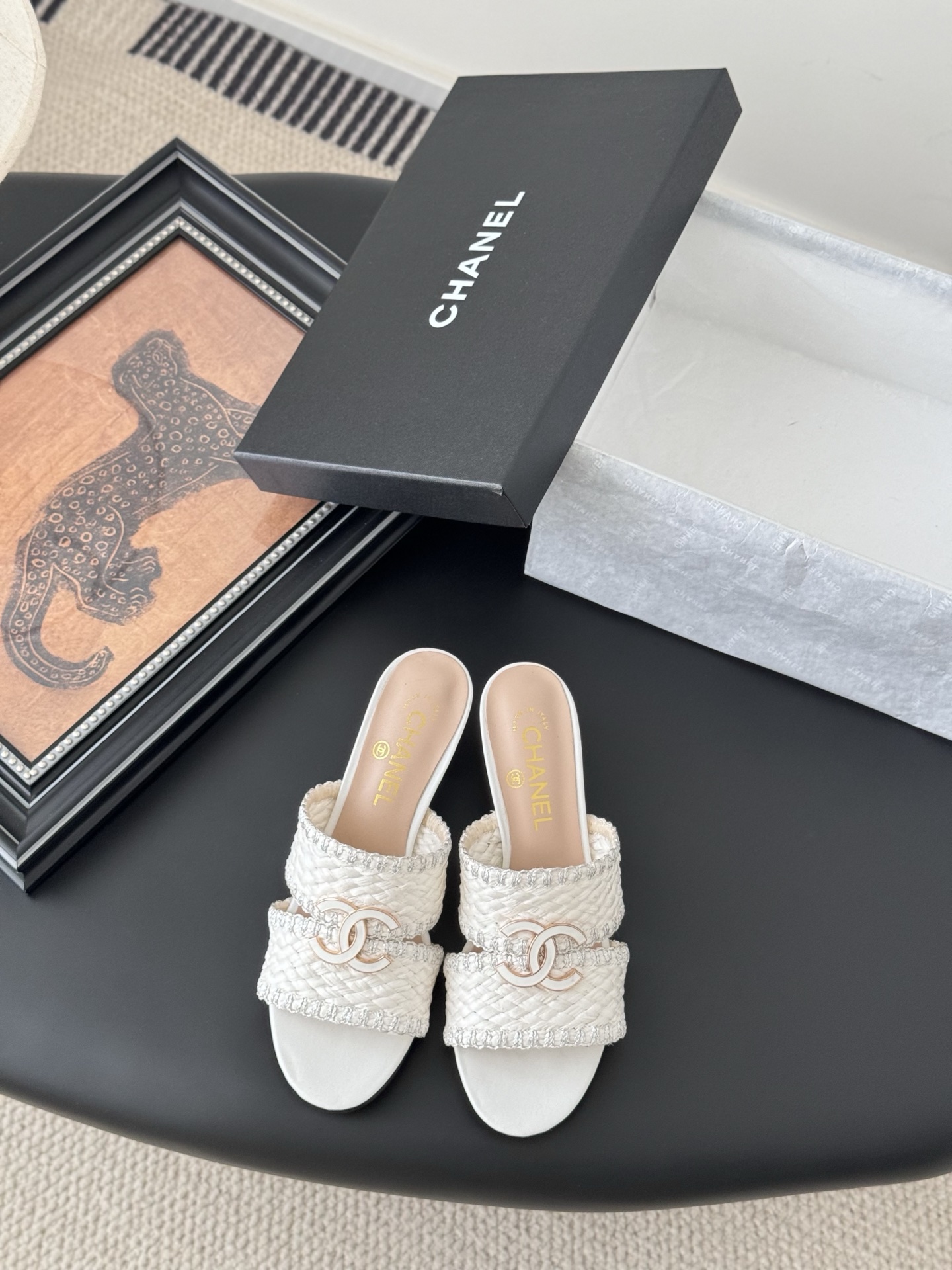 NO:391601,Chanel 25P new double C slippers Spring and summer new style, high version and high quality. Upper cowhide, footbed sheepskin, genuine leather outsole. Size:35-39 Other sizes customized, high heels slippers, chanel, high heels, slippers, cowhide, sheepskin, Leather soles19860909Chanel 25P新款双C拖鞋 春夏新款,高版本高品质. 鞋面牛皮,垫脚羊皮,真皮大底. Size:35-39 其他码数定做,高跟鞋拖鞋,chanel,high heels,slippers,cowhide,sheepskin,Leather soles,Women's Shoes