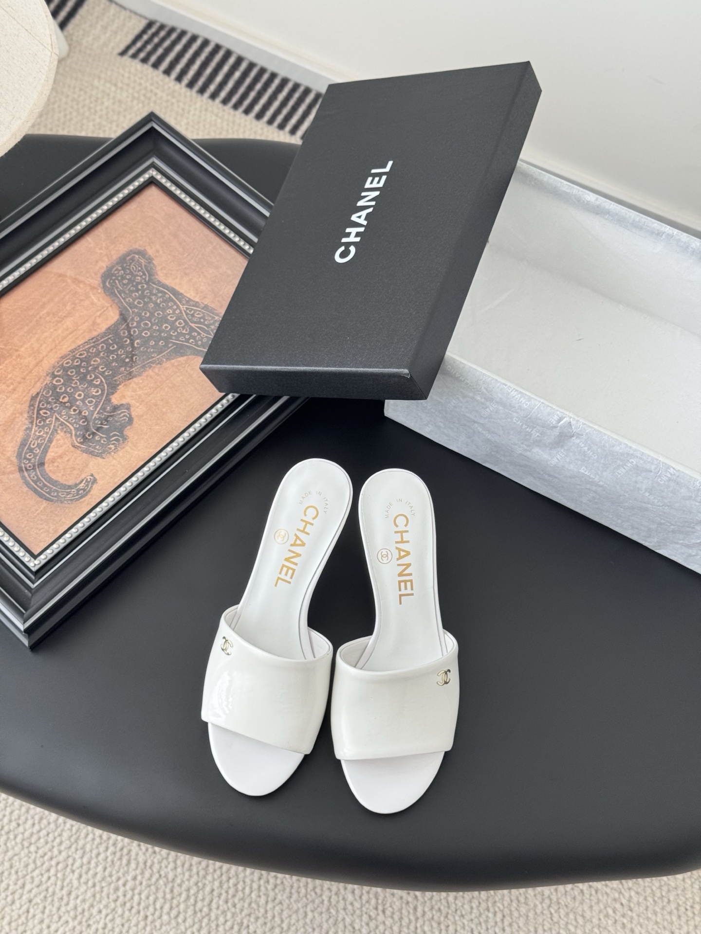NO:407448,Chanel 25P new double C slippers Spring and summer new style, high version and high quality. Upper cowhide, footbed sheepskin, genuine leather outsole. Size:35-39 Other sizes customized, high heels slippers, chanel, high heels, slippers, cowhide, sheepskin, Leather soles19860909Chanel 25P新款双C拖鞋 春夏新款,高版本高品质. 鞋面牛皮,垫脚羊皮,真皮大底. Size:35-39 其他码数定做,高跟鞋拖鞋,chanel,high heels,slippers,cowhide,sheepskin,Leather soles,Women's Shoes
