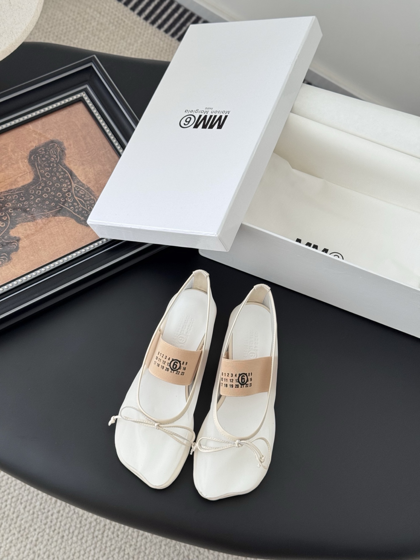 NO:443269,High quality!  Maison Margiela MM6-point toe shoes Tabi is made of vegetable-tanned sheepskin!  Welcome to compare the real original outsole!  Heel height 5cm Size:35-39 40 custom made, ballet shoes,masion margiela,sheepskin19860909高定品质！Maison Margiela MM6分趾鞋 Tabi 意产植鞣羊皮！ 欢迎对比 真正的原版大底！跟高5cm Size:35-39 40定做,芭蕾舞鞋,masion margiela,sheepskin,Women's Shoes