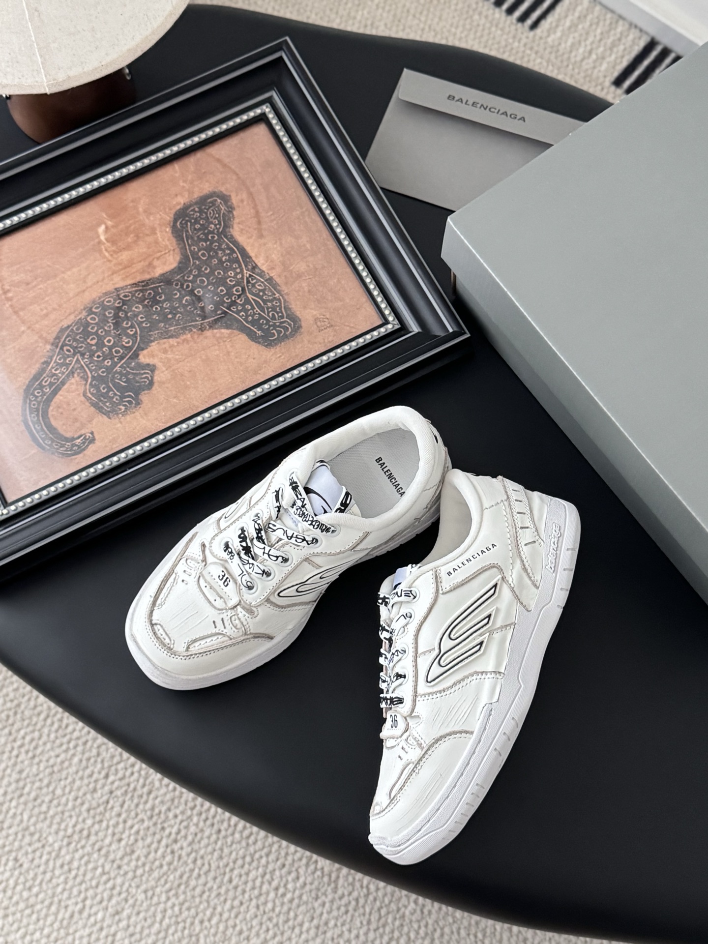 Balenciaga Hamptons Leisure Shoes: Stylish Design with Graffiti Details, Sizes 35-44 - 图片 2