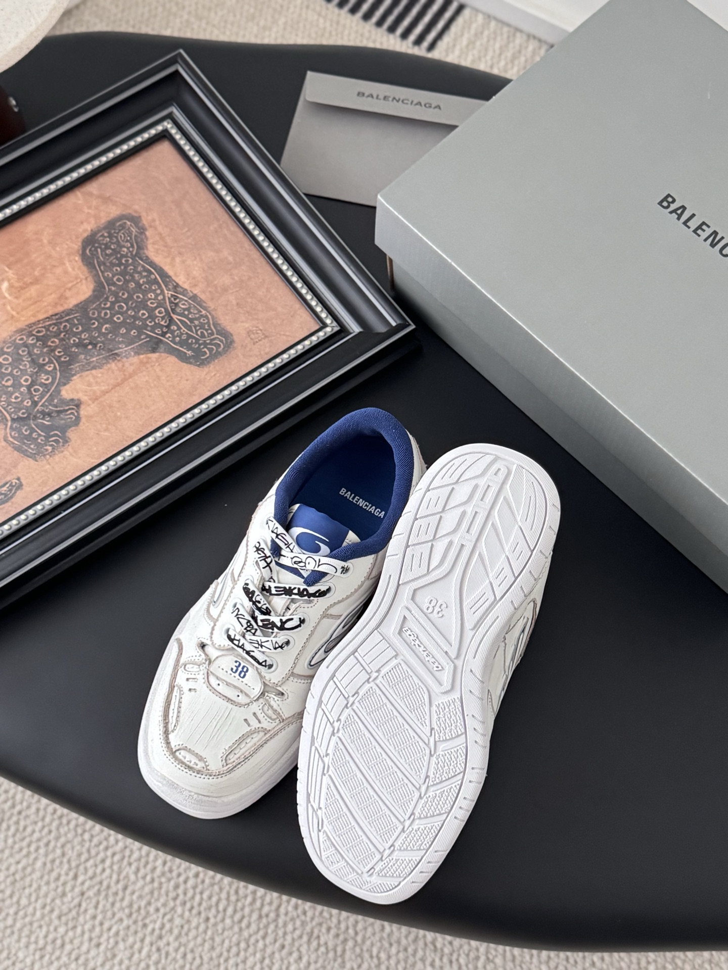 “Review: P888 Balenciaga Hamptons Leisure Shoes – Design, Size, Soles, Strips, Graffiti” - 图片 3