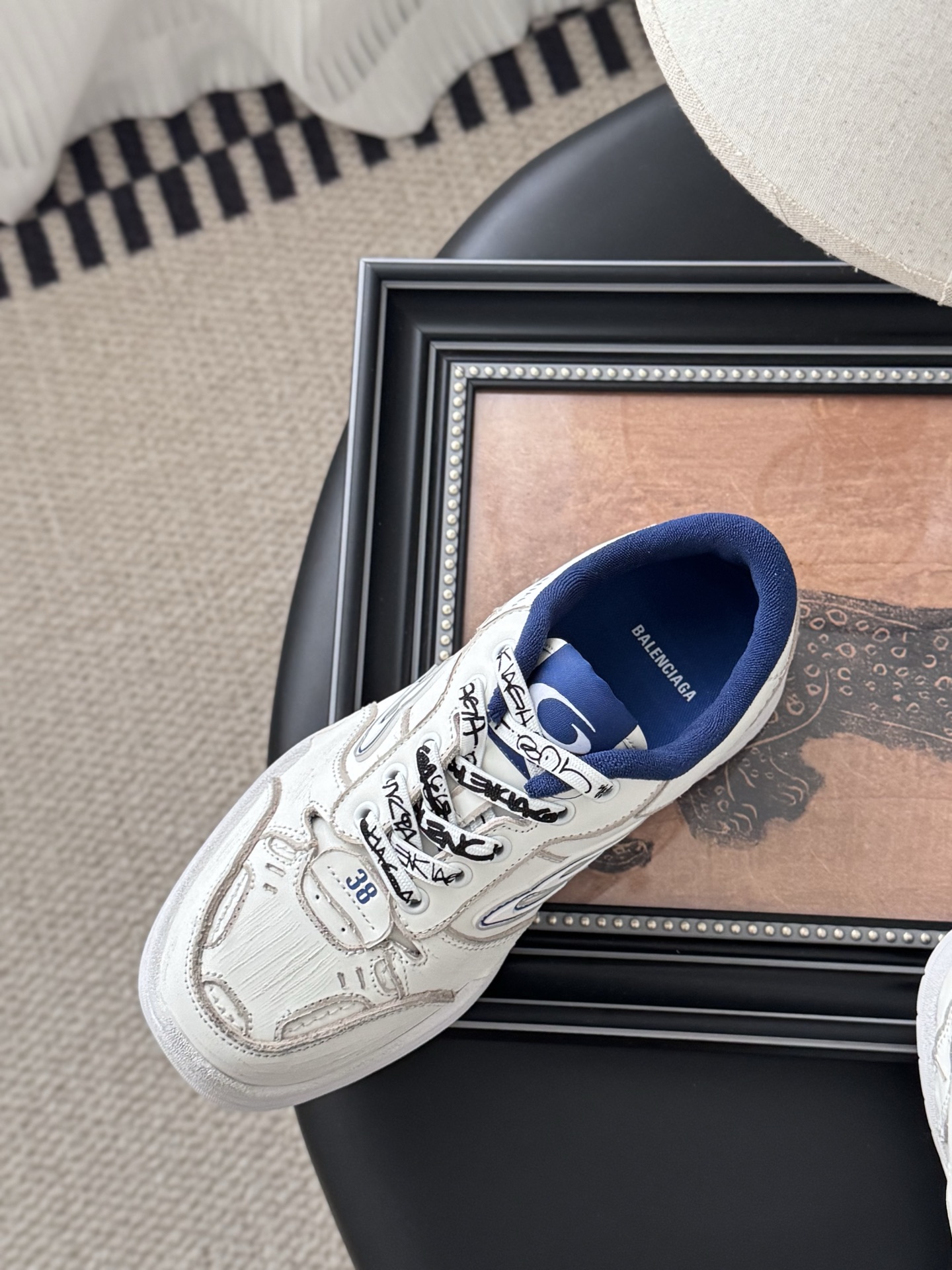 “Review: P888 Balenciaga Hamptons Leisure Shoes – Design, Size, Soles, Strips, Graffiti” - 图片 7