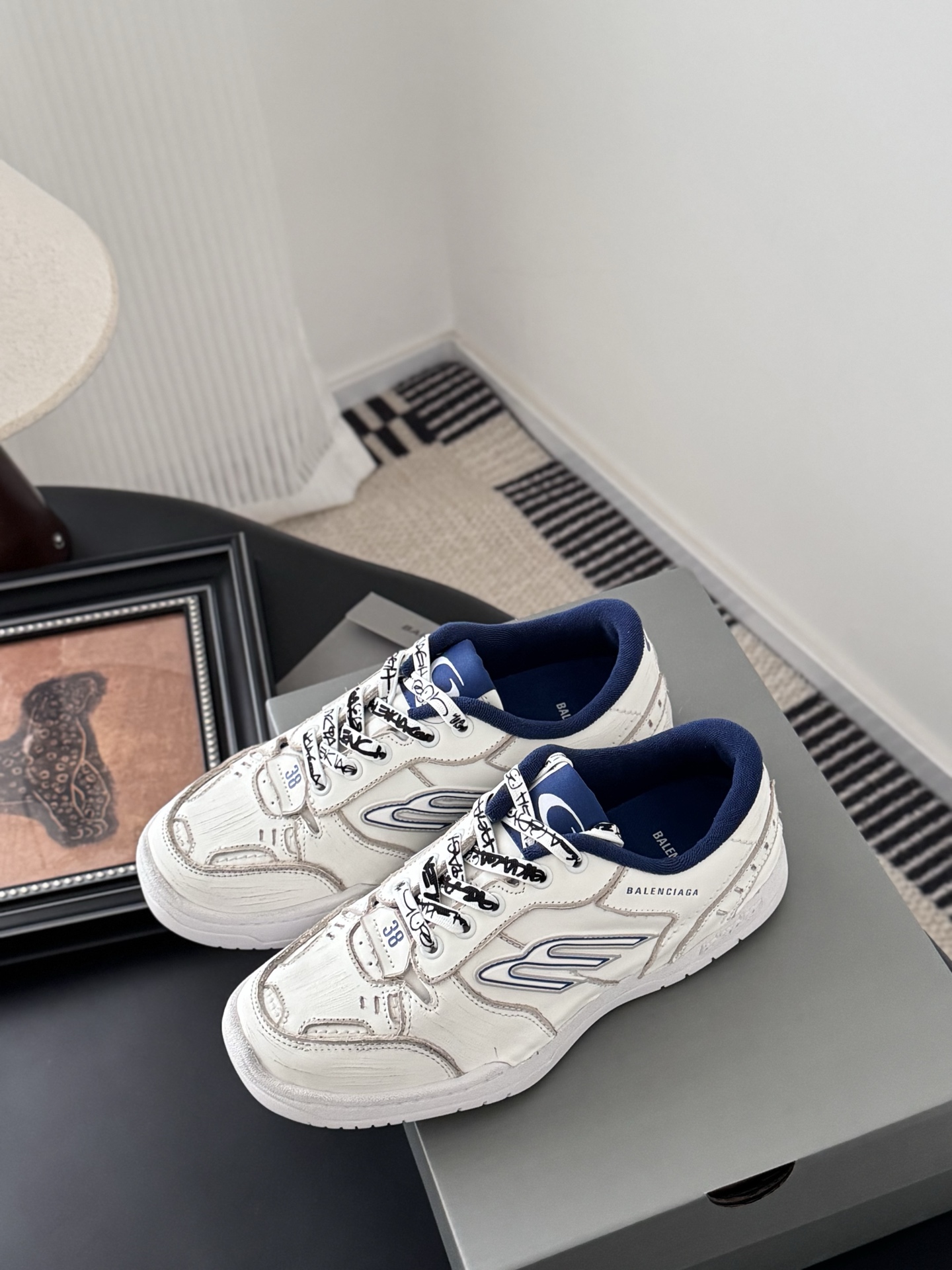 “Review: P888 Balenciaga Hamptons Leisure Shoes – Design, Size, Soles, Strips, Graffiti” - 图片 8