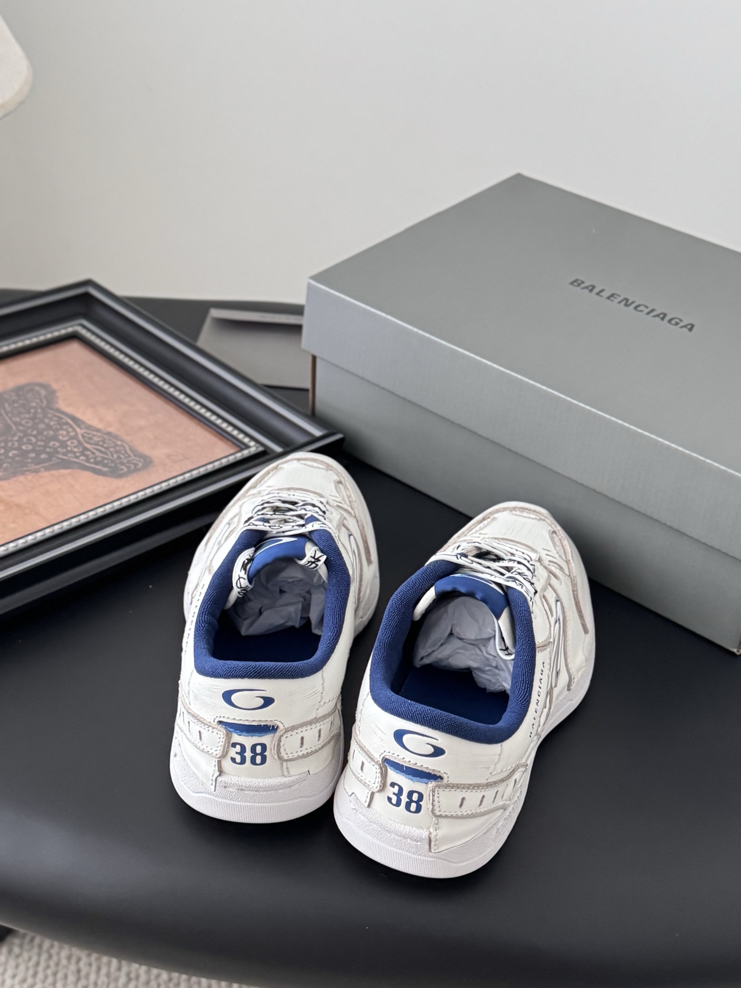 “Review: P888 Balenciaga Hamptons Leisure Shoes – Design, Size, Soles, Strips, Graffiti” - 图片 5