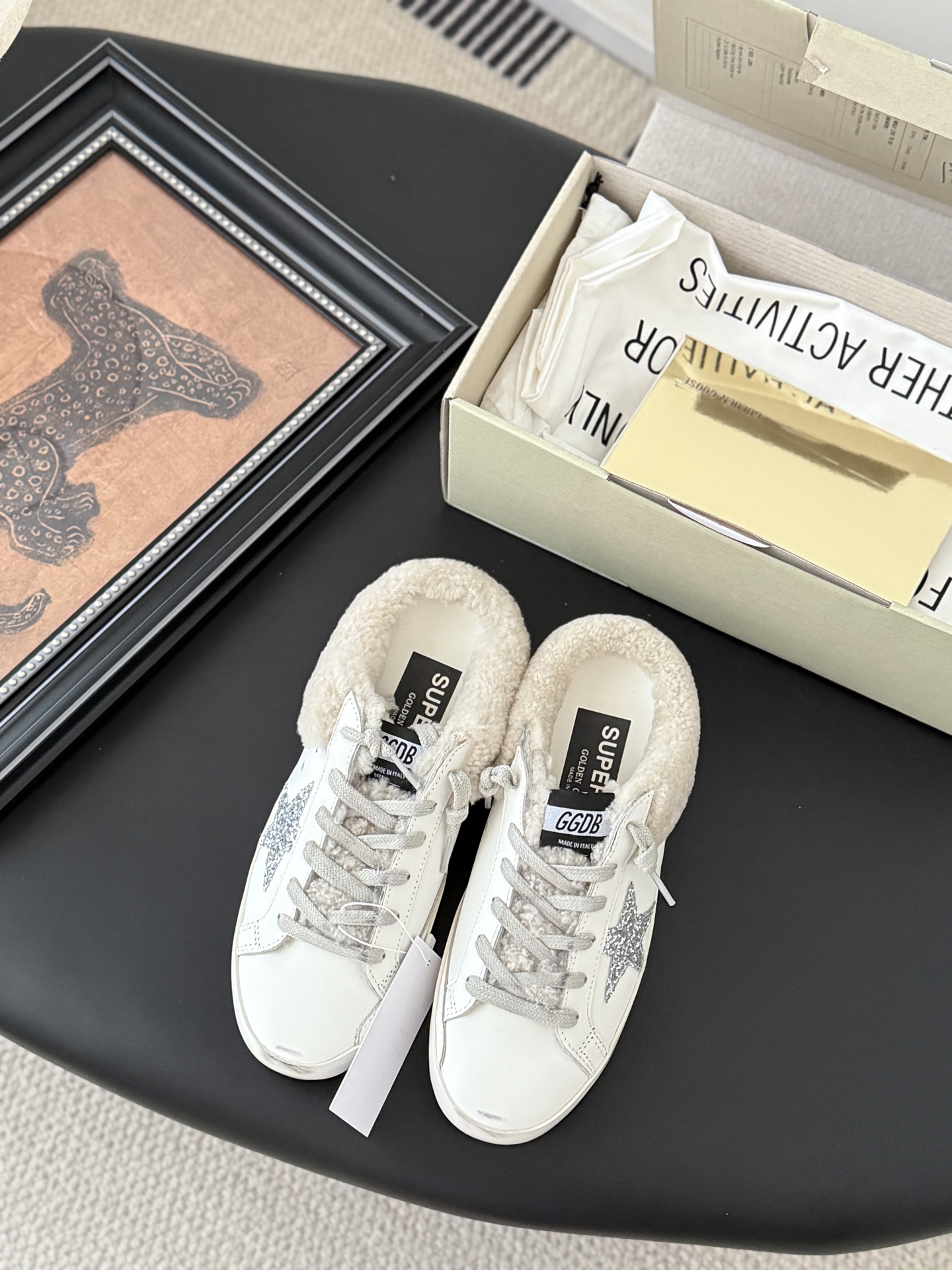 NO:484613,The new color of the Mauri GGDB small dirty shoes is shipped!  New style is coming, personalized graffiti, beautiful and versatile, full of details~ This year's latest version, limited edition, high-quality running and price, Size: 35-44, casual shoes/sports shoes, sneakers19860909毛里 GGDB 小脏鞋新色出货啦！ 新款来袭 个性涂鸦,好看又百搭,细节拉满～ 今年最新版面 官网专柜限定款 高版本高品质跑量价 Size:35-44,休闲鞋/运动鞋,sneakers,Women's Shoes