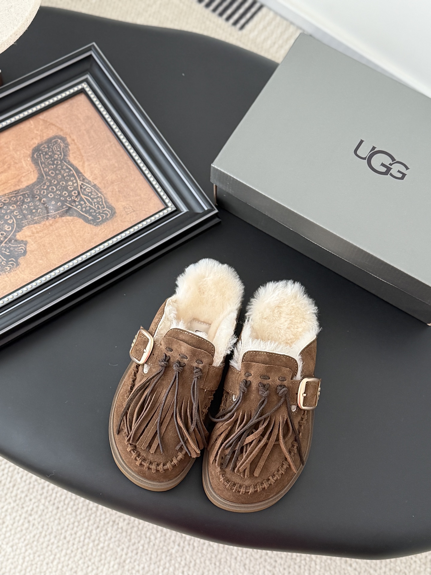 NO:484648,Top version UGG snow boots semi-torched items every autumn and winter. Upper sheepskin/integer fur/suede wool, inner real wool, original outsole!  Size:35-39, semi-drag, boots, sheepskin19860909顶级版本 UGG雪地靴半拖 每年秋冬必备的单品 鞋面羊皮/皮毛一体/绒面羊毛 内里全真羊毛 原版大底！Size:35-39,半拖,boots,sheepskin,Women's Shoes