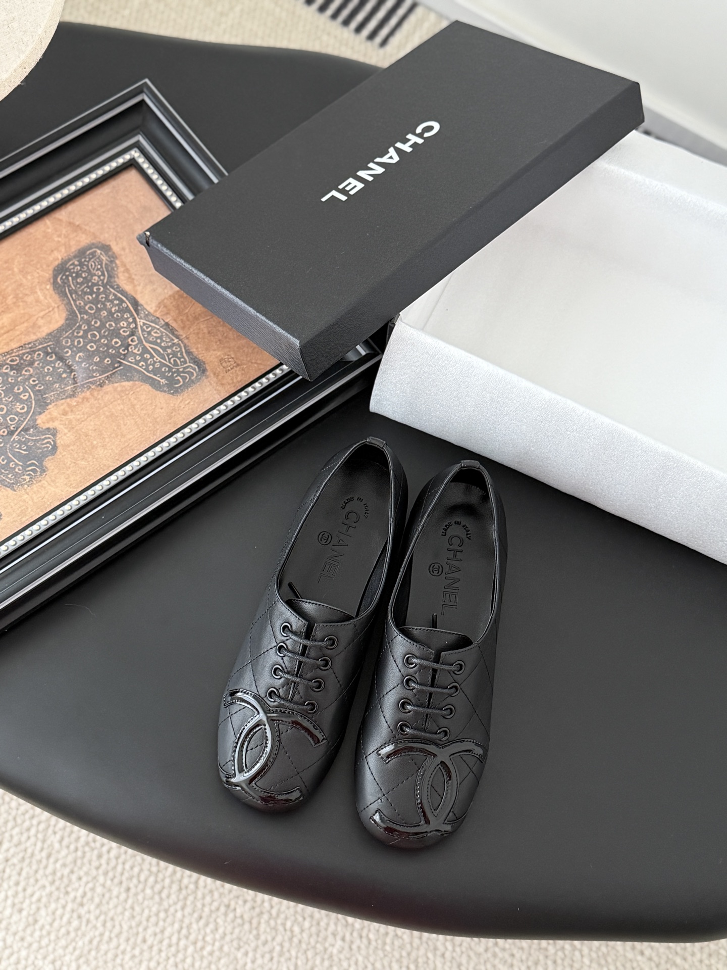 NO:484638,Chanel Vintage mid-author Kangpeng series single shoes, simple but not simple style, with special foot thin on the upper. Cowhide upper, sheepskin with inner foot, original outsole. Size: 35-39 Other sizes customized, ballet shoes, chanel, cowhide, sheepskin19860909Chanel Vintage中古康鹏系列单鞋 简约而不简单的款,上脚特别显脚细. 鞋面牛皮,内里垫脚羊皮,原版大底. Size:35-39 其它码数定做,芭蕾舞鞋,chanel,cowhide,sheepskin,Women's Shoes