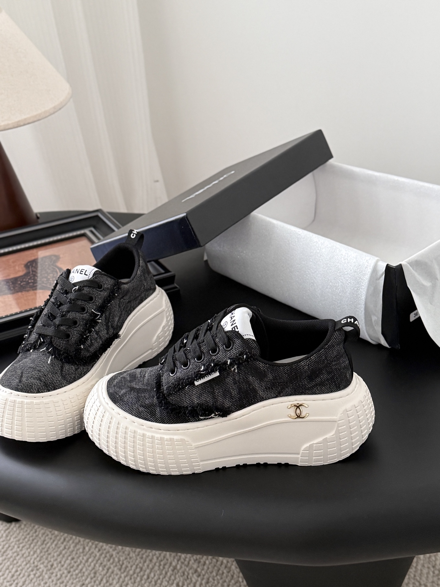 Chanel Baskets décontractées à lacets pour femmes - Collection 2025