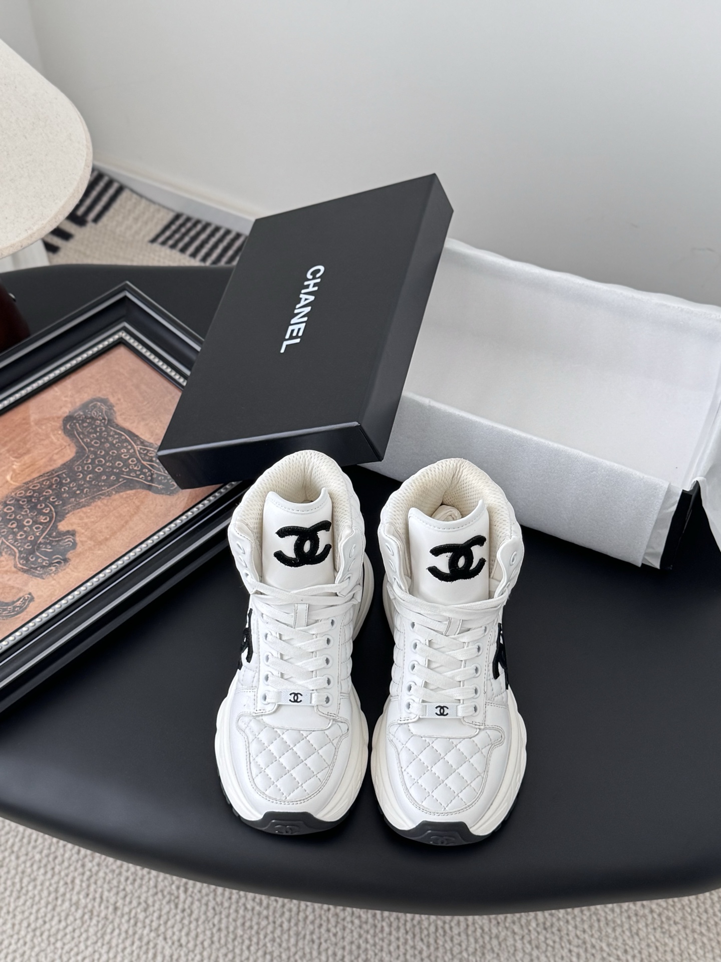 NO:489658,Chanel 25C new silver horn king sports and casual shoes, versatile white shoes, style matching will not go wrong, contrasting color matching is full of vitality, side imprint logo, foot very delicate, original custom upper material, original outsole Size: 35-40, boots, chanel, alexander wang, boots19860909Chanel 25C新款银角大王运动休闲鞋 百搭小白鞋 款式搭配不会出错 撞色搭配活力满满啊 侧面压印logo 上脚很秀气 鞋面原版定制材料 原版大底 Size:35-40,靴子,chanel,alexander wang,boots,Women's Shoes