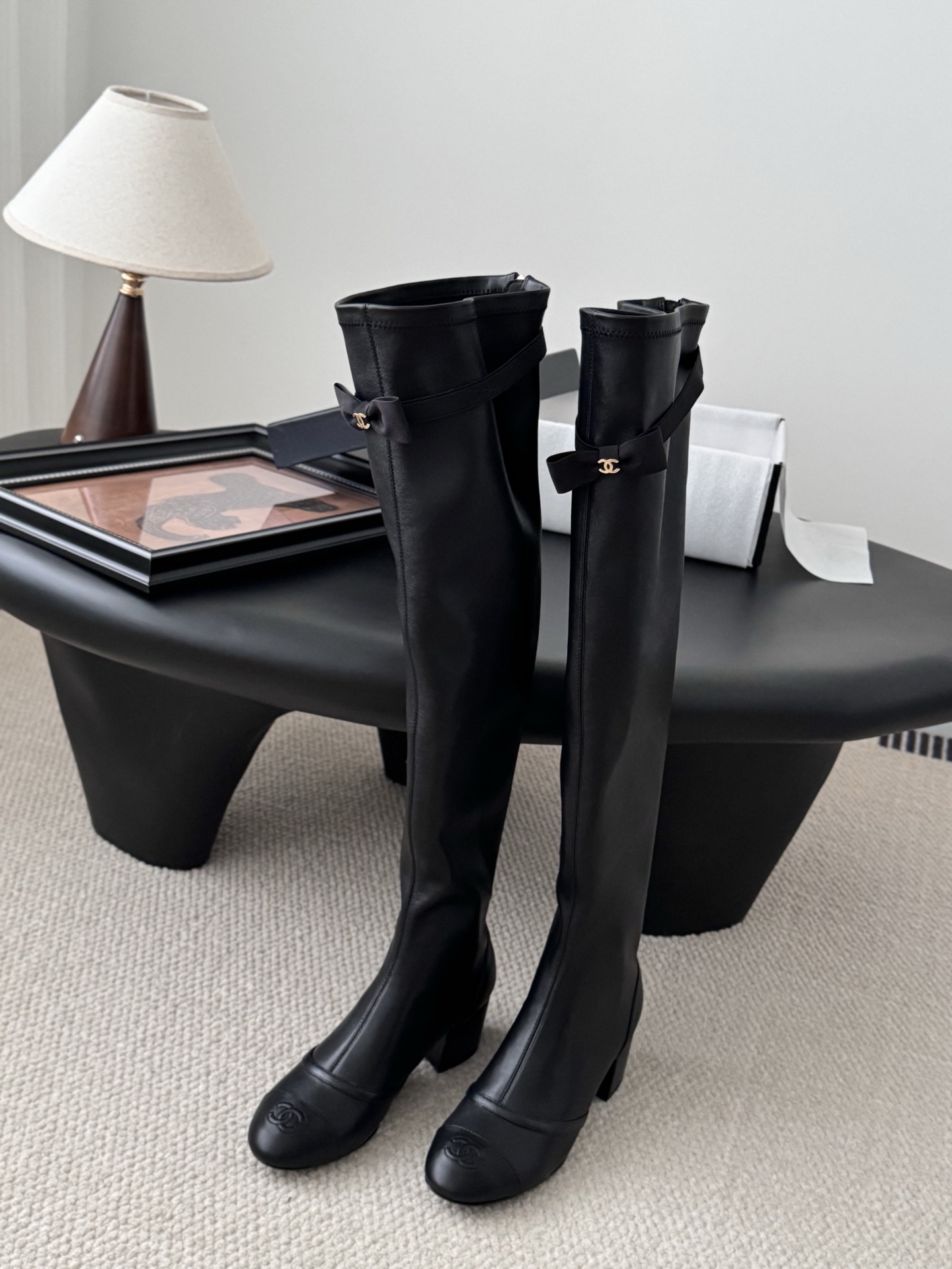 NO:492122,Chanel 25K new bow boots, retro lines, color matching design is all online!  The foot feels very comfortable when you walk around for a day, and you can play with sports style/mixed style. After buying, you want to wear it every day and go out for a walk. The upper elastic leather inner sheepskin leather sole Size: 35-39 Customized for other sizes, boots, chanel, boots, sheepskin, Leather soles19860909Chanel 25K新款蝴蝶结短靴 复古线条 配色设计全在线！暴走一天脚感超舒适,运动风/混搭风随便玩,买完想天天穿它出门溜达烫. 鞋面弹力皮 内里羊皮 真皮大底 Size:35-39 其他码数定做,靴子,chanel,boots,sheepskin,Leather soles,Women's Shoes