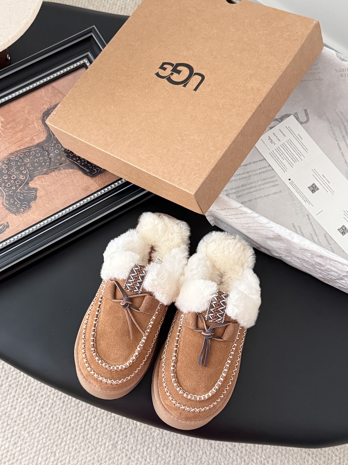 NO:533743,Top version UGG snow boots semi-torched items every autumn and winter. Upper sheepskin/integer fur/suede wool, inner real wool, original outsole!  Size:35-39, snow boots, boots, sheepskin19860909顶级版本 UGG雪地靴半拖 每年秋冬必备的单品 鞋面羊皮/皮毛一体/绒面羊毛 内里全真羊毛 原版大底！Size:35-39,雪地靴,boots,sheepskin,Women's Shoes