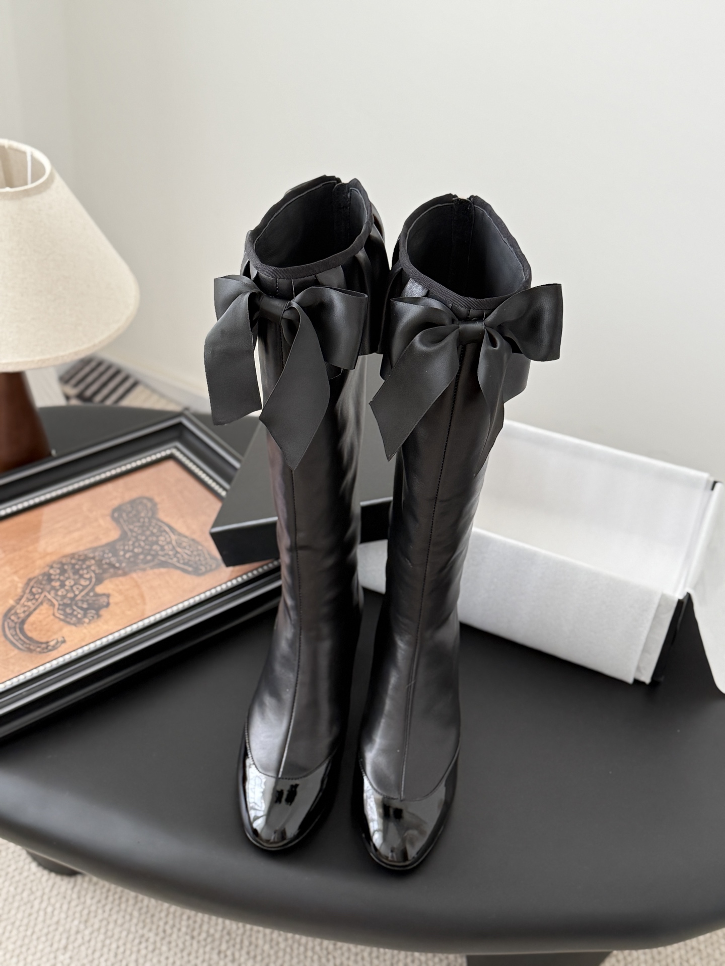 NO:533779,Chanel 25A high-end handicraft boots, new models are available for sale first, this fall and winter must-have items Original development Private model hardware Leather sole Upper Cowhide Inner Sheepskin Size: 35-39 Other sizes are fixed, boots, chanel, boots, cowhide, sheepskin, Leather soles19860909Chanel 25A高级手工坊系列长靴 新款抢先发售 今年秋冬必爆单品 原版开发 私模五金 真皮大底 鞋面牛皮 内里羊皮 Size:35-39 其他码数定,靴子,chanel,boots,cowhide,sheepskin,Leather soles,Women's Shoes