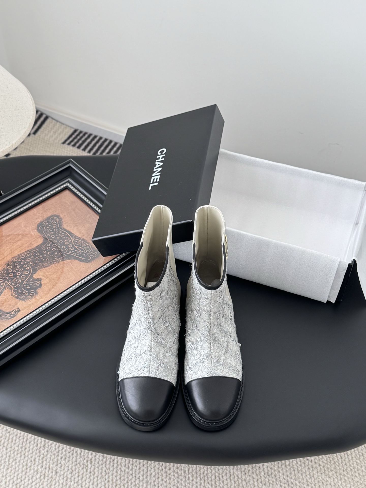 NO:533746,Chanel 25K new short boots, classic style, easy to wear and versatile, upper cowhide, inner sheepskin, original outsole Size: 35-39 Other sizes customized, boots, chanel, boots, cowhide, sheepskin19860909Chanel 25K新款短靴 经典款 好穿又百搭 鞋面牛皮 内里羊皮 原版大底 Size:35-39 其他码数定做,靴子,chanel,boots,cowhide,sheepskin,Women's Shoes