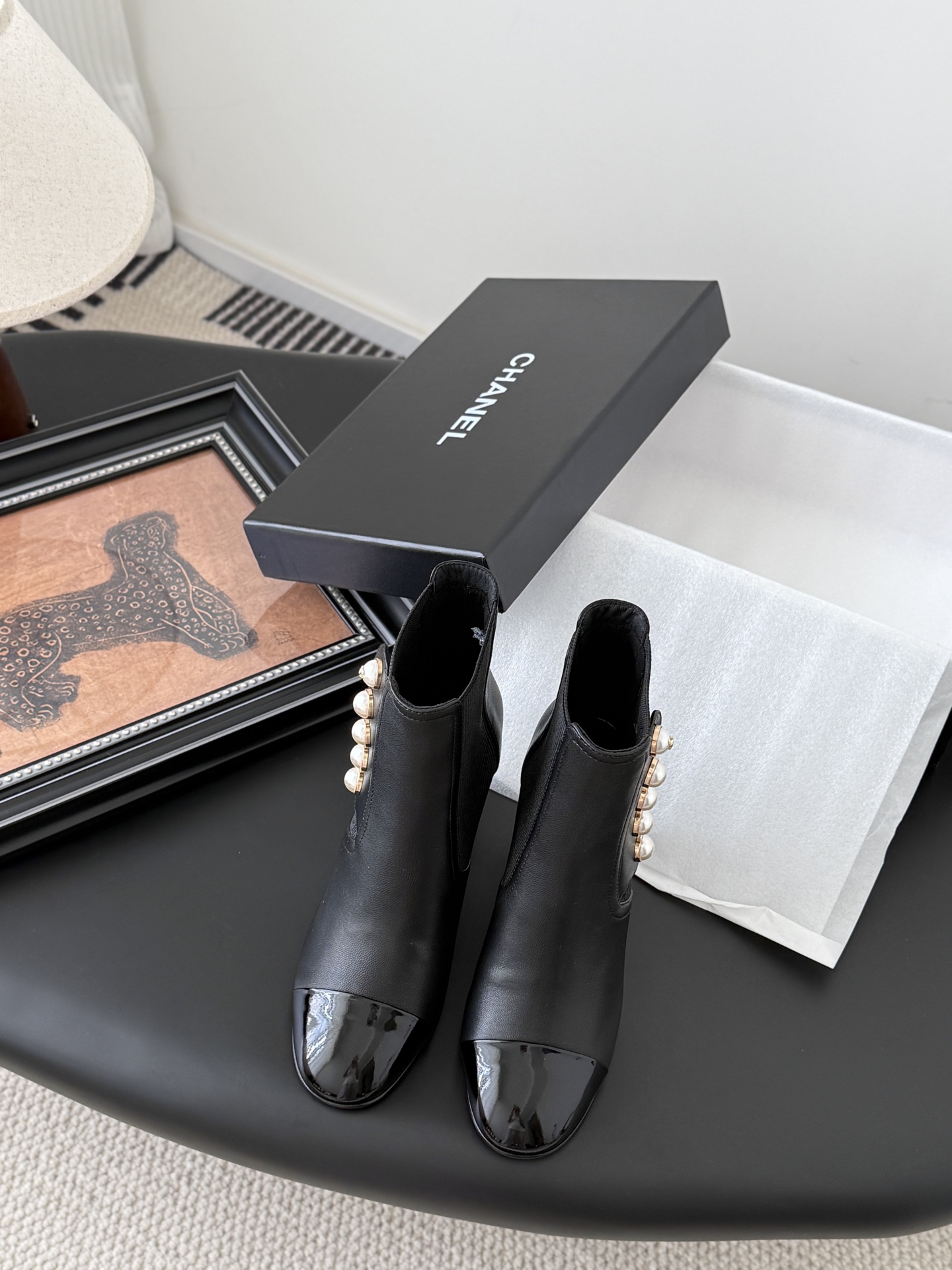 NO:543830,Chanel 25K autumn and winter new short boots, high-end retro feel, heel height 6/9cm, original molded pearl, leather sole, Size: 35-39, other sizes customized, boots, chanel, boots, Leather soles19860909Chanel 25K秋冬新款短靴 高级复古感 跟高6/9cm 原版开模珍珠 真皮大底 Size:35-39 其他码数定做,靴子,chanel,boots,Leather soles,Women's Shoes