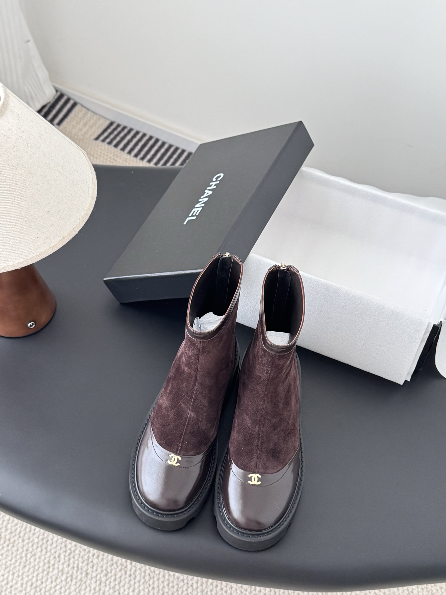 NO:558852,Chanel 25B new thick-soled short boots, classic style, easy to wear and versatile, cowhide leather upper, sheepskin lining, original outsole Size: 35-39, other sizes can be customized, boots, chanel, boots, cowhide, sheepskin19860909Chanel 25B新款厚底短靴 经典款 好穿又百搭 鞋面牛皮 内里羊皮 原版大底 Size:35-39 其他码数定做,靴子,chanel,boots,cowhide,sheepskin,Women's Shoes