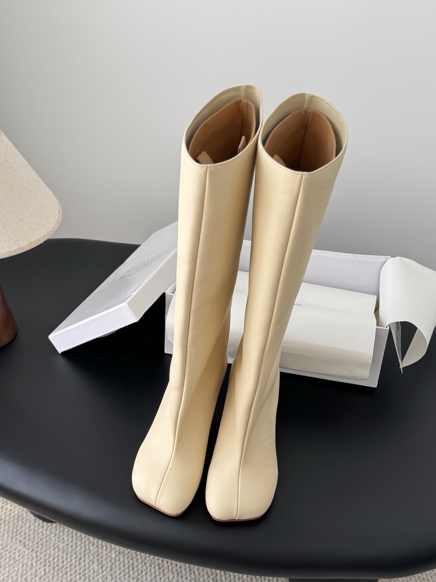 NO:560888,High quality!  Maison Margiela MM6 split-toe shoes Tabi Italian vegetable-tanned sheepskin!  Welcome to compare with the real original outsole!  Size:35-39 other sizes customized, boots, masion margiela, boots, sheepskin19860909高定品质！Maison Margiela MM6分趾鞋 Tabi 意产植鞣羊皮！ 欢迎对比 真正的原版大底！ Size:35-39 其他码数定做,靴子,masion margiela,boots,sheepskin,Women's Shoes