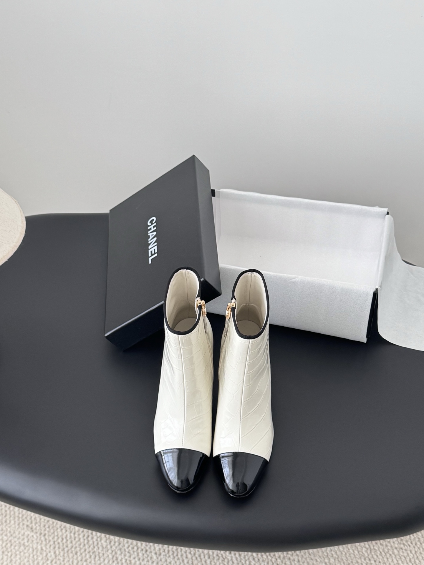 NO:561199,Chanel 25A high-end handmade series of boots, new models are on sale first, this year's autumn and winter must-have items, original development, private model hardware, genuine leather outsole, upper cowhide, lining sheepskin Size: 35-39, other sizes are determined, boots, chanel, boots, cowhide, sheepskin, Leather soles19860909Chanel 25A高级手工坊系列长靴 新款抢先发售 今年秋冬必爆单品 原版开发 私模五金 真皮大底 鞋面牛皮 内里羊皮 Size:35-39 其他码数定,靴子,chanel,boots,cowhide,sheepskin,Leather soles,Women's Shoes