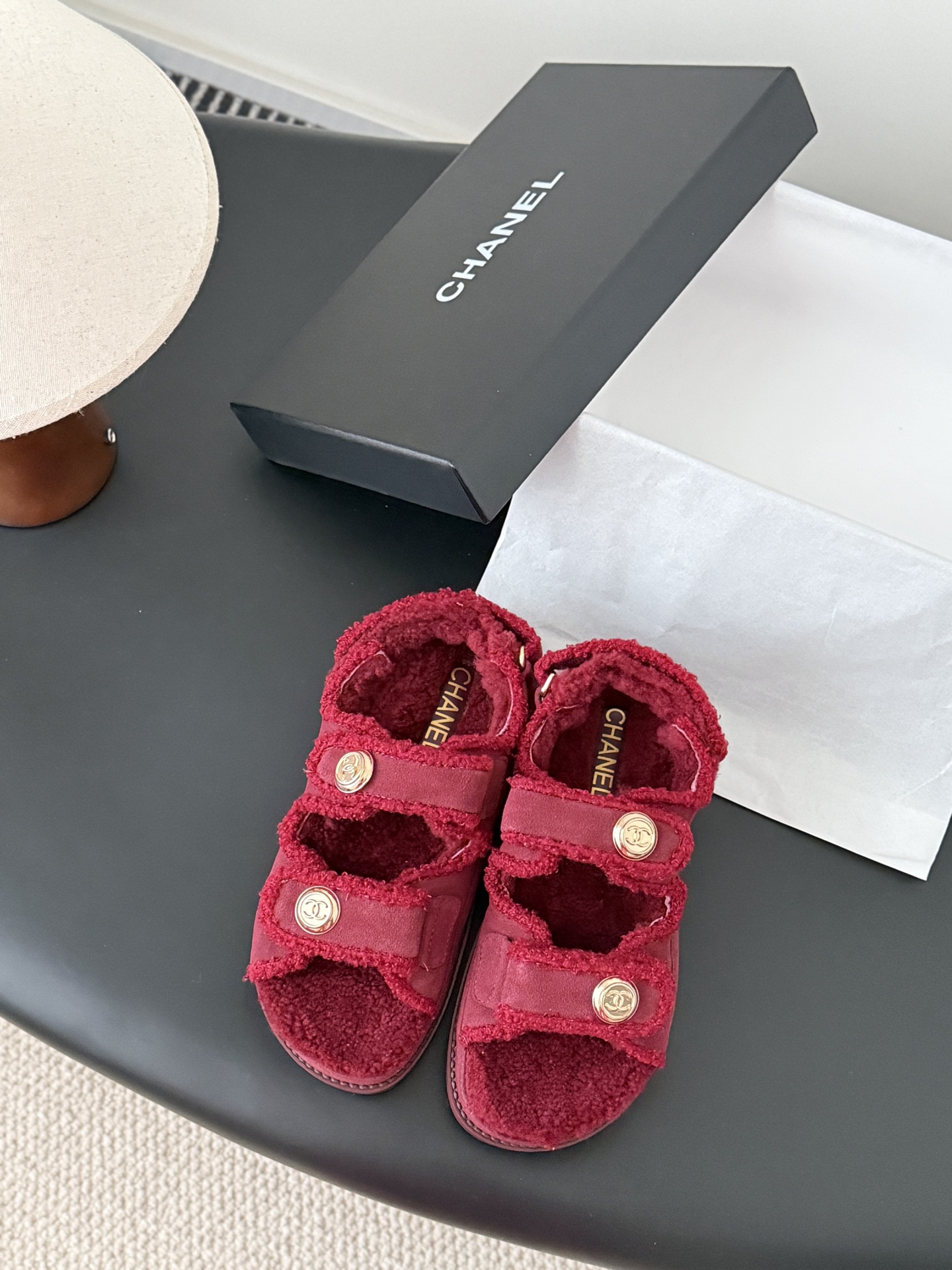 NO:593066,Foam outsole version Chanel 25 new wool Velcro sandals series Autumn and winter wool series version High version Full wool lining Size: 35-39 Other sizes are customized, sandals, chanel, sandals19860909发泡大底版本 Chanel 25新款羊毛魔术贴凉鞋系列 秋冬羊毛系列版本 高版本 内里全羊毛 Size:35-39 其他码数定做,凉鞋,chanel,sandals,Women's Shoes