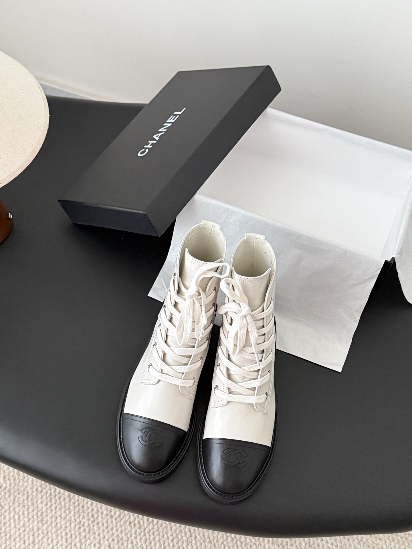 NO:593068,Chanel 25A high-end handmade series of boots, new models are on sale first, this year's autumn and winter must-have items, original development, private model hardware, genuine leather outsole, upper cowhide, lining sheepskin Size: 35-39, other sizes are determined, boots, chanel, boots, cowhide, sheepskin, Leather soles19860909Chanel 25A高级手工坊系列长靴 新款抢先发售 今年秋冬必爆单品 原版开发 私模五金 真皮大底 鞋面牛皮 内里羊皮 Size:35-39 其他码数定,靴子,chanel,boots,cowhide,sheepskin,Leather soles,Women's Shoes