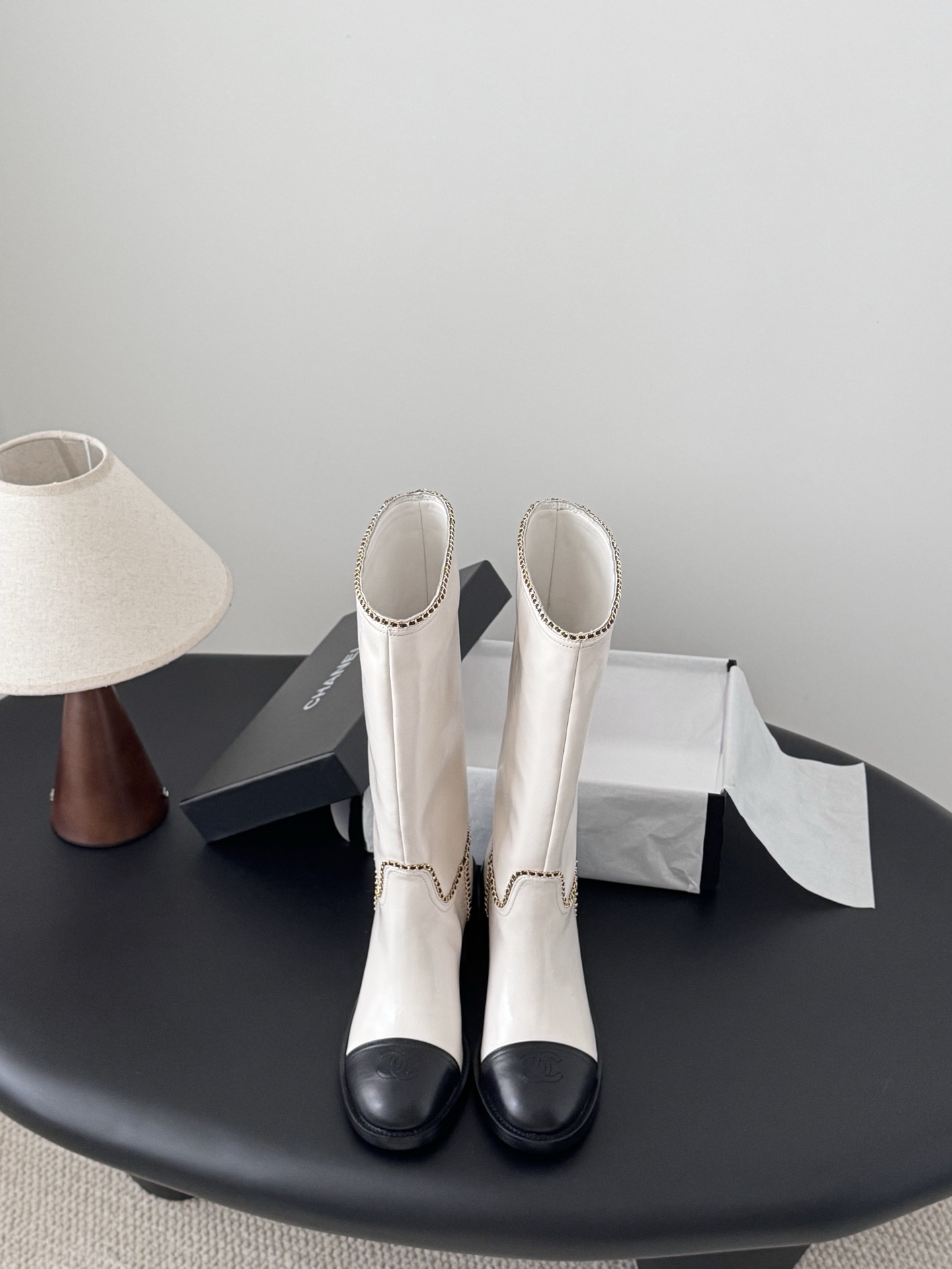 NO:593062,Chanel 25K classic chain knight boots, high quality and high workmanship!  The upper is made of cow leather, and the original leather outsole!  Size:35-39 other sizes customized, boots, chanel, boots, cowhide, Leather soles19860909Chanel 25K经典链条骑士靴 高品质高做工！ 鞋面内里牛皮,原版真皮大底！ Size:35-39 其他码数定做,靴子,chanel,boots,cowhide,Leather soles,Women's Shoes