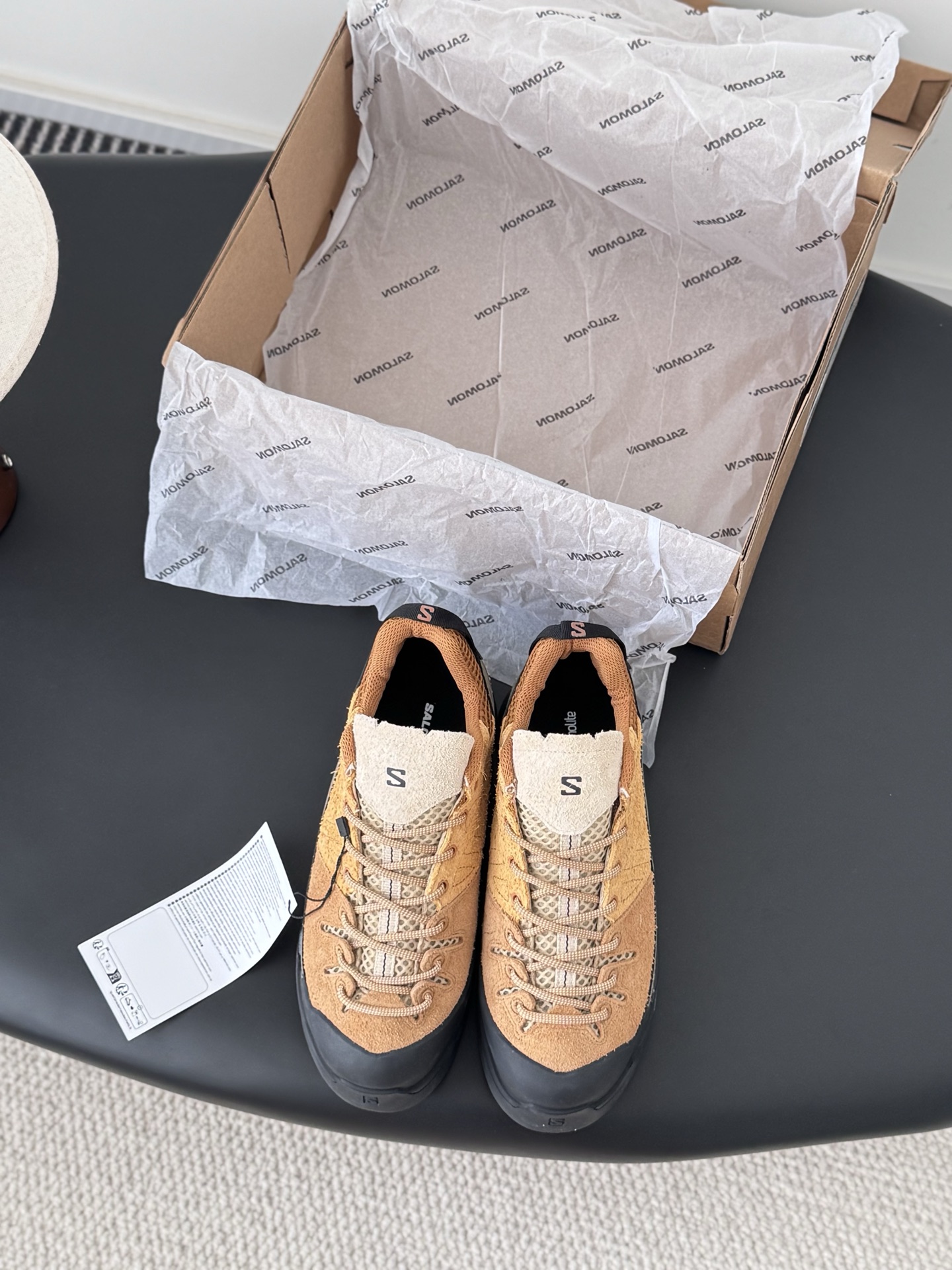 NO:592996,Salomon 2025 co-branded casual shoes, a perfect blend of respective brand genes, not too handsome, original development, top quality, original outsole Size: 35-44, casual shoes/sports shoes, sneakers19860909Salomon 2025联名款休闲鞋 各自品牌基因完美的糅合 不要太帅 原版开发 顶级品质 原版大底 Size:35-44,休闲鞋/运动鞋,sneakers,Women's Shoes