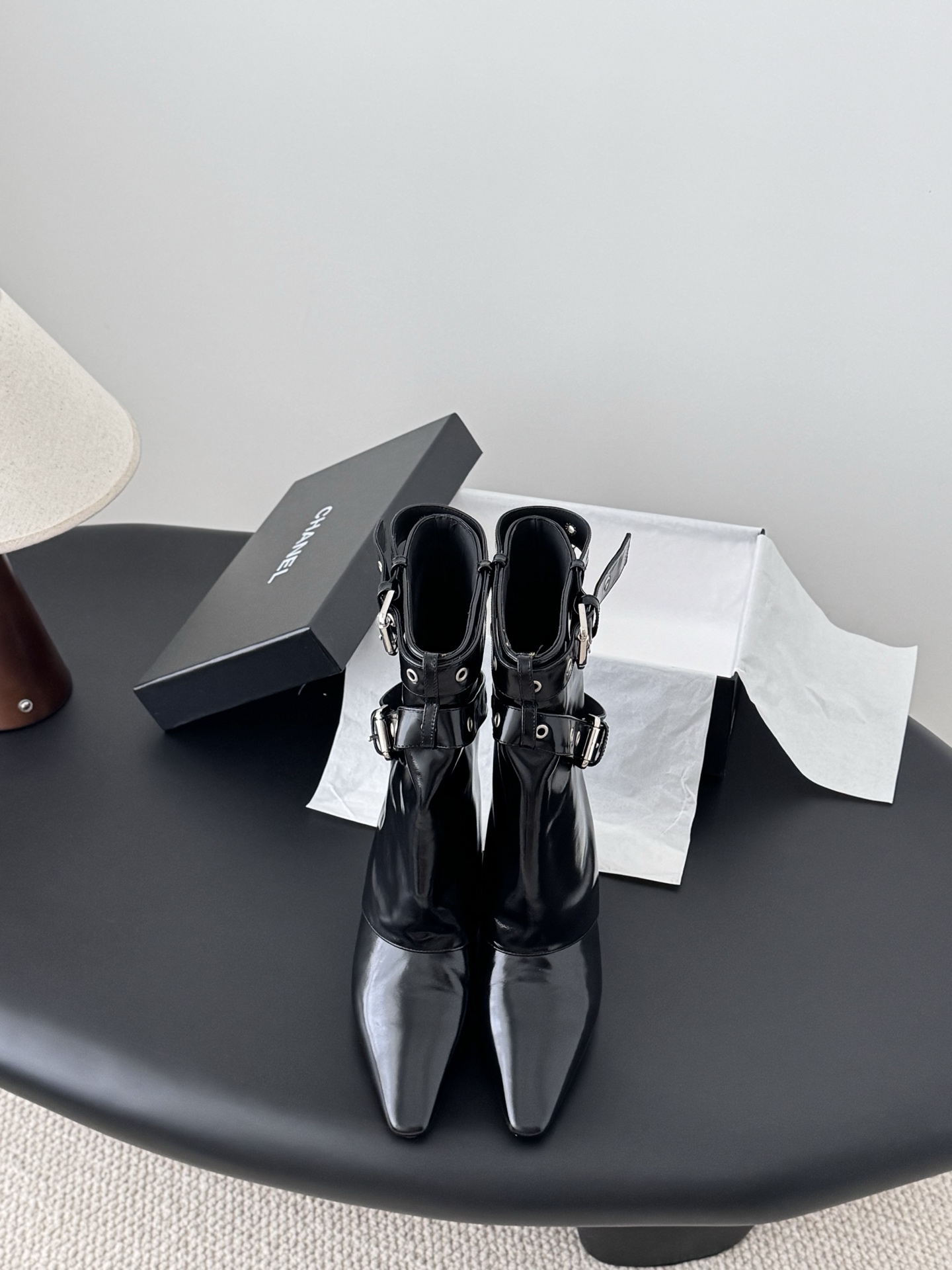 NO:652501,. Chanel new short boots series, exclusive new show bdetails ————————————Material Original customized cowhide Inner: Sheepskin Outsole Original molded leather outsole Heel height ┈┈┈┈┈┈┈★┈┈┈┈┈┈┈ Size35-39 (40/41 custom-made, non-refundable)  Premium original packaging, boots, chanel, boots, cowhide, sheepskin, Leather soles19860909.   Chanel 新品短靴系列 独家上新 show bdetails ———————————— 材质原版定制牛皮 内里: 羊皮 大底原版开模真皮大底 跟高 ┈┈┈┈┈┈┈★┈┈┈┈┈┈┈ Size35-39（40/41订做不退换) 精品原包装,靴子,chanel,boots,cowhide,sheepskin,Leather soles,Women's Shoes