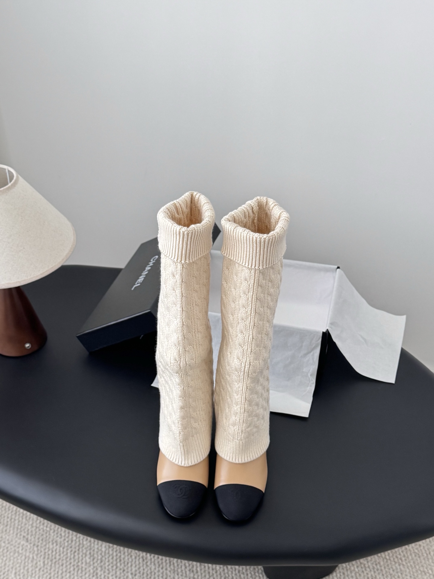 NO:616075,Chanel 25K new sock boots with removable socks!  These socks and boots are really good-looking at a glance and can be worn all over your long legs. The style will never go out of style!  Upper fly woven fabric Original outsole Size: 35-39 Other sizes can be customized, boots, chanel, boots, socks19860909袜子可拆卸 Chanel 25K新款袜子靴！ 这个袜靴真的一眼好看 穿上一整个大长腿 款式不会过时的那种！ 鞋面飞织面料 原版大底 Size:35-39 其他码数定做,靴子,chanel,boots,socks,Women's Shoes