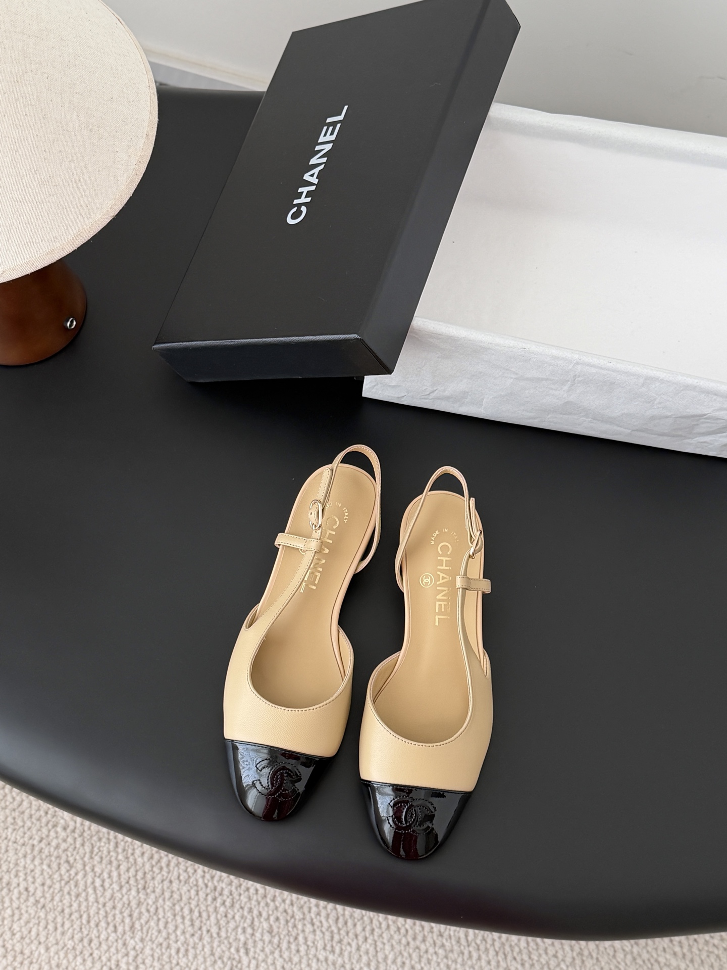 NO:648614,Chanel 25 new pearl Mary Jane shoes, the leather texture is super good, and the upper foot is delicate~ Calf leather upper, sheepskin lining, original outsole!  Size: 35-39 Other sizes are determined, sandals, chanel, sandals, mary jane, cowhide, sheepskin19860909Chanel 25新款珍珠玛丽珍单鞋 皮料质感超好,上脚秀气～ 鞋面小牛皮,内里羊皮,原版大底！ Size:35-39 其它码数定,凉鞋,chanel,sandals,mary jane,cowhide,sheepskin,Women's Shoes