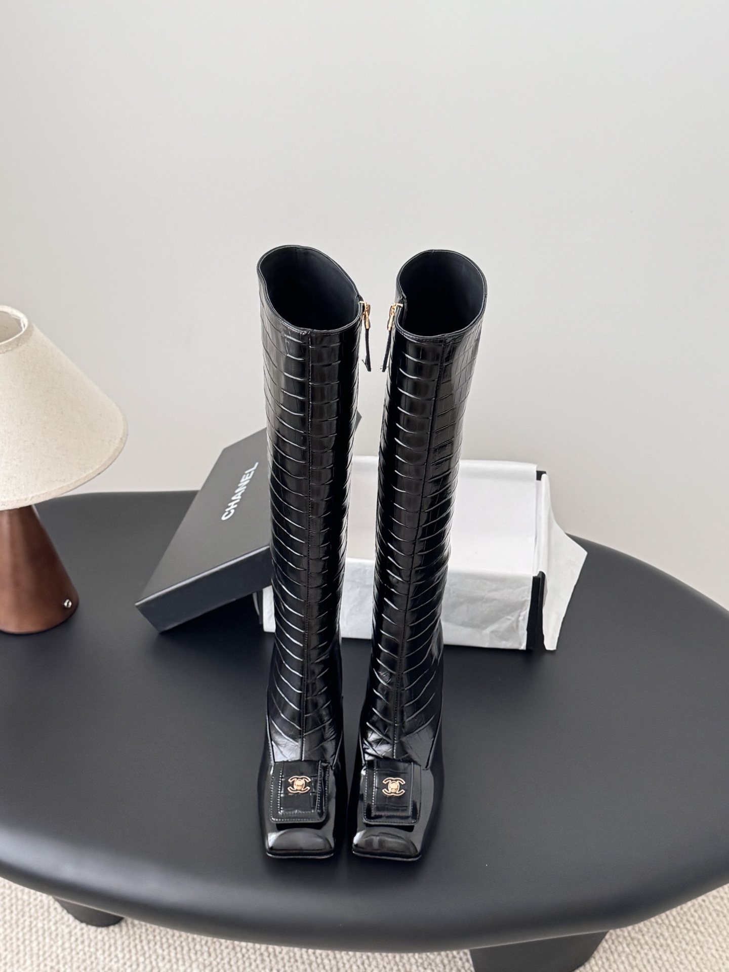 NO:649626,Chanel 25A Advanced Handicraft Workshop Series Boots. New models are on sale first. This year’s must-have item for autumn and winter. Original development. Private model hardware. Genuine leather outsole. Upper cowhide. Lining sheepskin. Size: 35-39. Other sizes are determined. Boots and single shoes, chanel, boots, cowhide, sheepskin, Leather soles19860909Chanel 25A高级手工坊系列长靴 新款抢先发售 今年秋冬必爆单品 原版开发 私模五金 真皮大底 鞋面牛皮 内里羊皮 Size:35-39 其他码数定,靴子单鞋,chanel,boots,cowhide,sheepskin,Leather soles,Women's Shoes