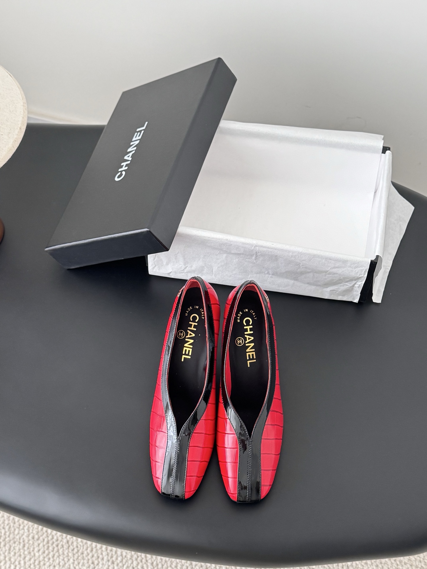 NO:649644,Chanel 25A Advanced Handicraft Workshop Series Shoes. New models are on sale first. This year’s autumn and winter must-have items. Original development. Private model hardware. Genuine leather outsole. Upper cowhide. Lining sheepskin. Size: 35-39. Other sizes are determined, boots and shoes, chanel, boots, cowhide, sheepskin, Leather soles.19860909Chanel 25A高级手工坊系列单鞋 新款抢先发售 今年秋冬必爆单品 原版开发 私模五金 真皮大底 鞋面牛皮 内里羊皮 Size:35-39 其他码数定,靴子单鞋,chanel,boots,cowhide,sheepskin,Leather soles,Women's Shoes