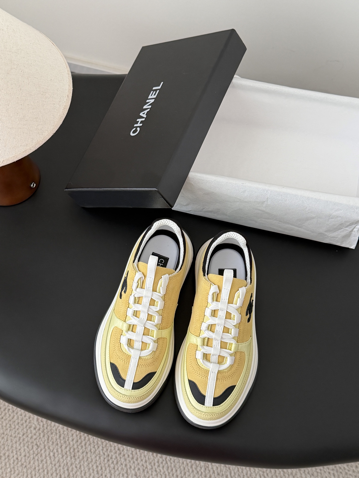 NO:679069,Chanel 25C new casual shoes, versatile baseball shoes, you can’t go wrong with styles, contrasting colors are full of vitality, thick soles are increased, logo embossed on the side is very delicate on the feet, original customized materials for the upper, original outsole Size: 35-40, casual shoes/sports shoes, chanel, sneakers19860909Chanel 25C新款休闲鞋 百搭棒球鞋 款式搭配不会出错 撞色搭配活力满满 厚底增高 侧面压印logo 上脚很秀气 鞋面原版定制材料 原版大底 Size:35-40,休闲鞋/运动鞋,chanel,sneakers,Women's Shoes