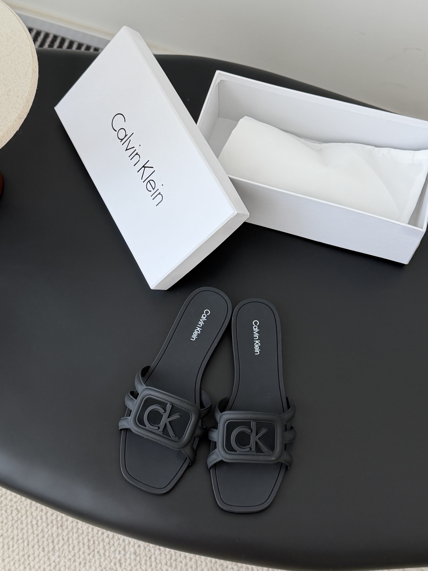 NO:695052,Cain Klein 2026 new logo jelly slippers, spring and summer vacation series, Italian Côte d'Azur vacation wear, original 11 model opening, Hainan travel must-have, summer beach must wear, size 36-41, slippers, slippers19860909Cain Klein 2026新款logo果冻拖 春夏度假系列 意大利兴蔚蓝海岸度假时的穿搭 原版11开模 海南旅游必备,夏季沙滩必穿 码数36-41,拖鞋,slippers,Women's Shoes