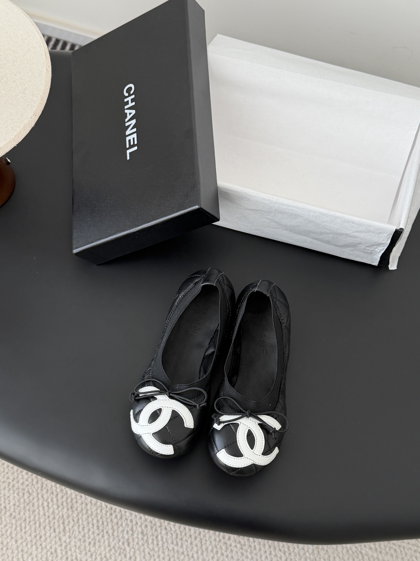 NO:705758,Chanel 25K new shoes are worn by many celebrity bloggers. A must-have pair for spring and summer. Original model. Genuine leather outsole. Size: 35-39. Other sizes can be customized and cannot be returned or exchanged. Single shoes Mary Jane, chanel, mary jane, Leather soles19860909Chanel 25K新款单鞋 超多明星博主上脚,春夏必备的一双 原版开模 真皮大底 Size:35-39 其他码数定做不退换,单鞋玛丽珍,chanel,mary jane,Leather soles,Women's Shoes